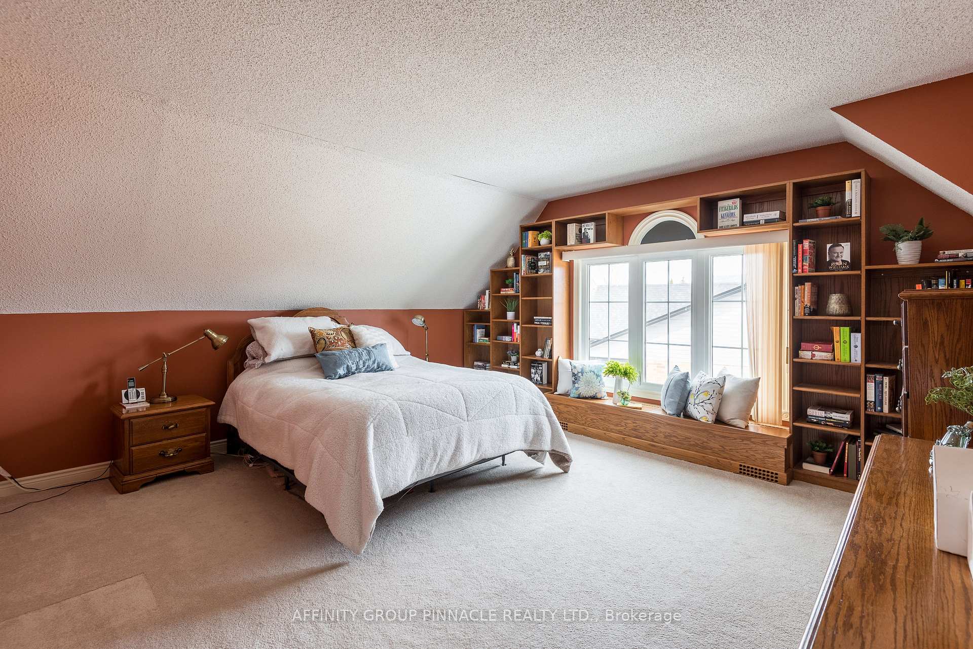 Photo 23 of 12 Walker Street, Kawartha Lakes, Lindsay — HOMEH