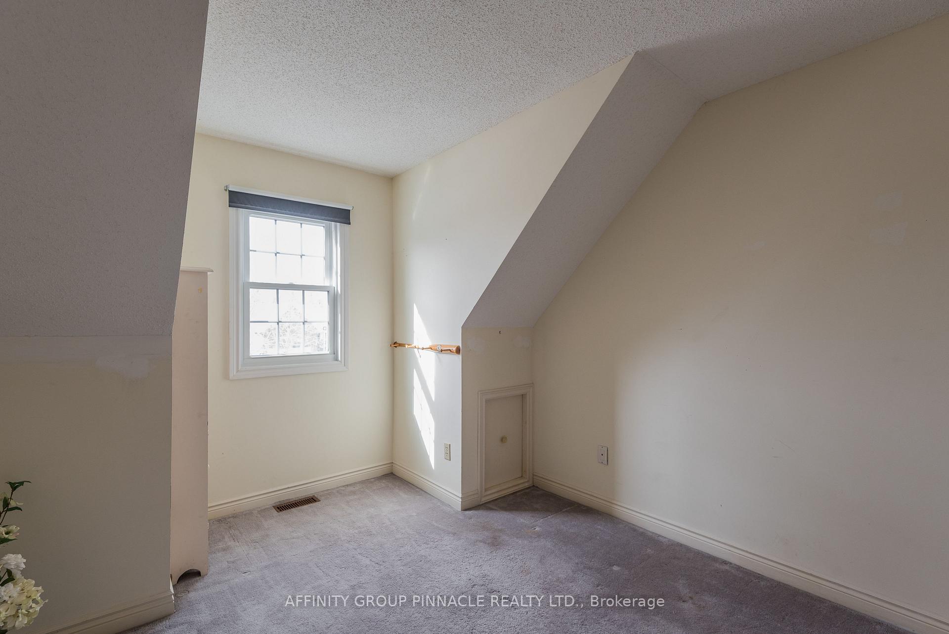 Photo 35 of 12 Walker Street, Kawartha Lakes, Lindsay — HOMEH