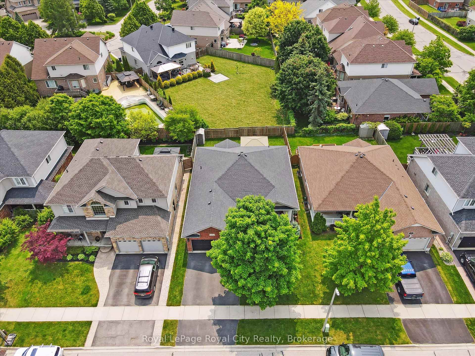 Photo 2 of 5 Haney Drive, Guelph, Pineridge/Westminster Woods — HOMEH