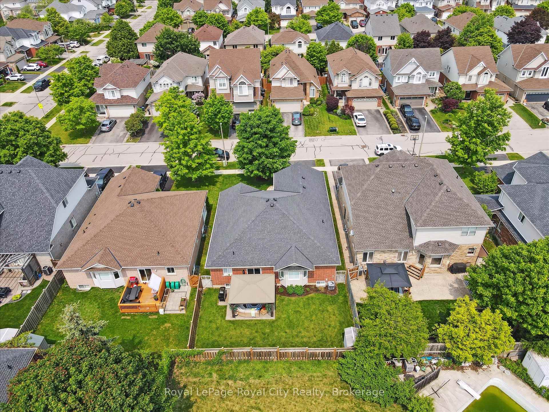 Photo 4 of 5 Haney Drive, Guelph, Pineridge/Westminster Woods — HOMEH