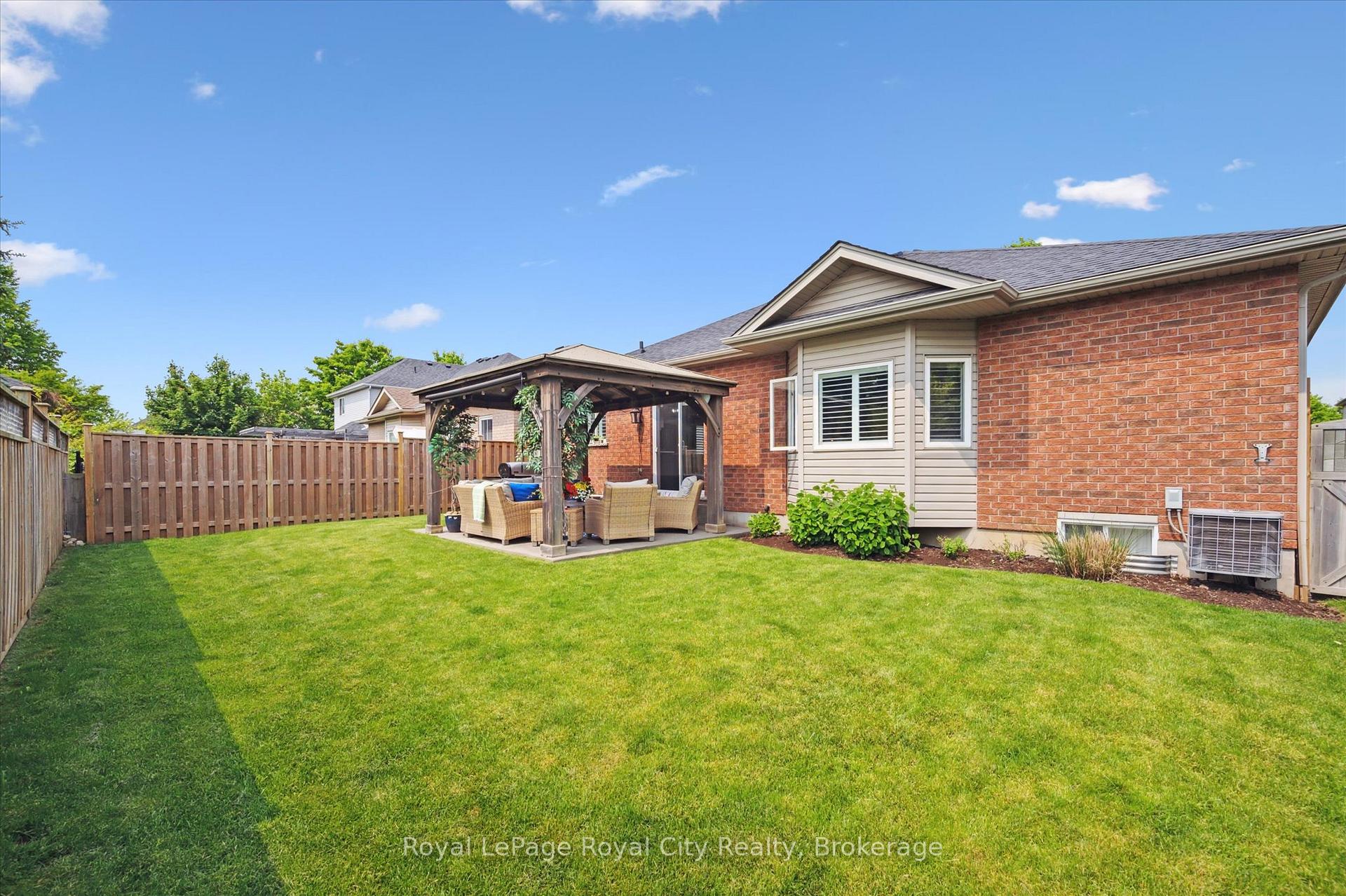 Photo 44 of 5 Haney Drive, Guelph, Pineridge/Westminster Woods — HOMEH
