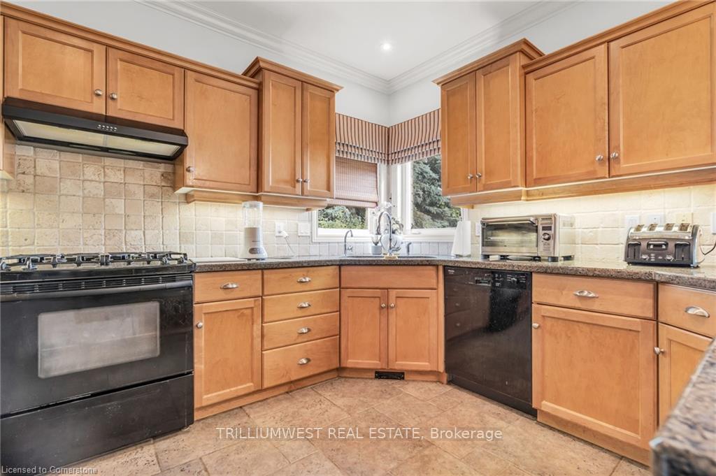 Photo 14 of 288 Farley Drive, Guelph, Pineridge/Westminster Woods — HOMEH