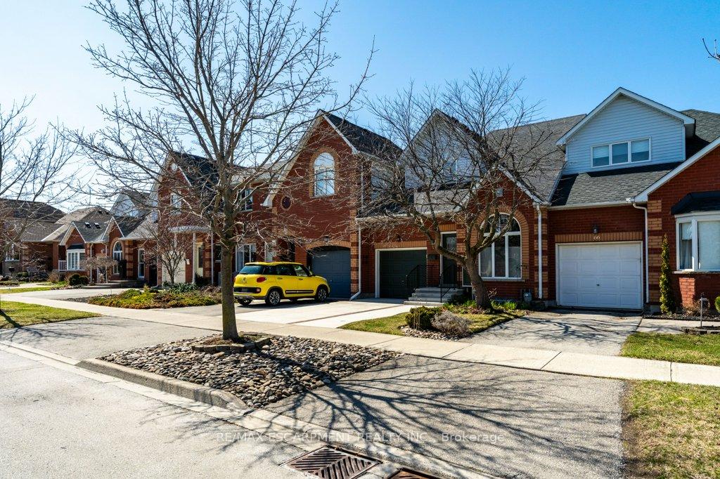 Photo 3 of 68 Morrison Crescent, Grimsby, Grimsby Beach — HOMEH