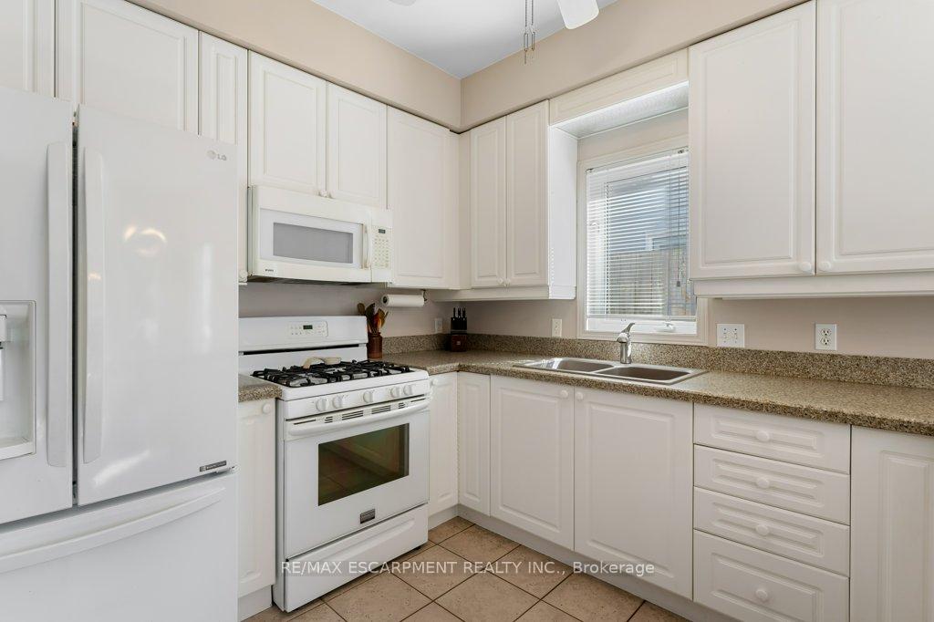 Photo 20 of 68 Morrison Crescent, Grimsby, Grimsby Beach — HOMEH