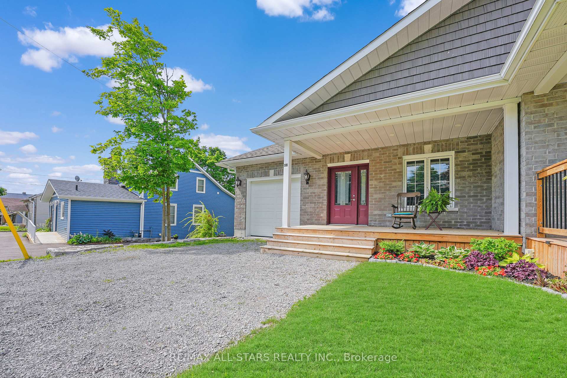 Photo 2 of 98 Bond Street E, Kawartha Lakes, Fenelon Falls — HOMEH