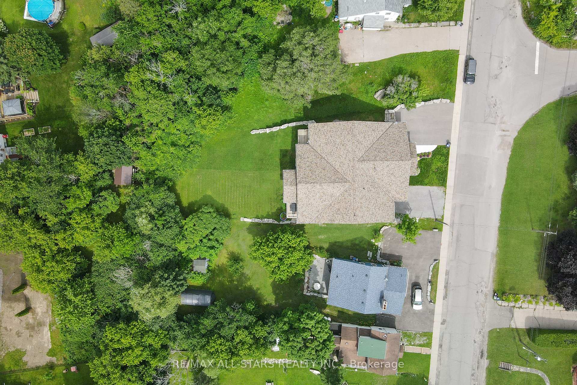 Photo 3 of 98 Bond Street E, Kawartha Lakes, Fenelon Falls — HOMEH
