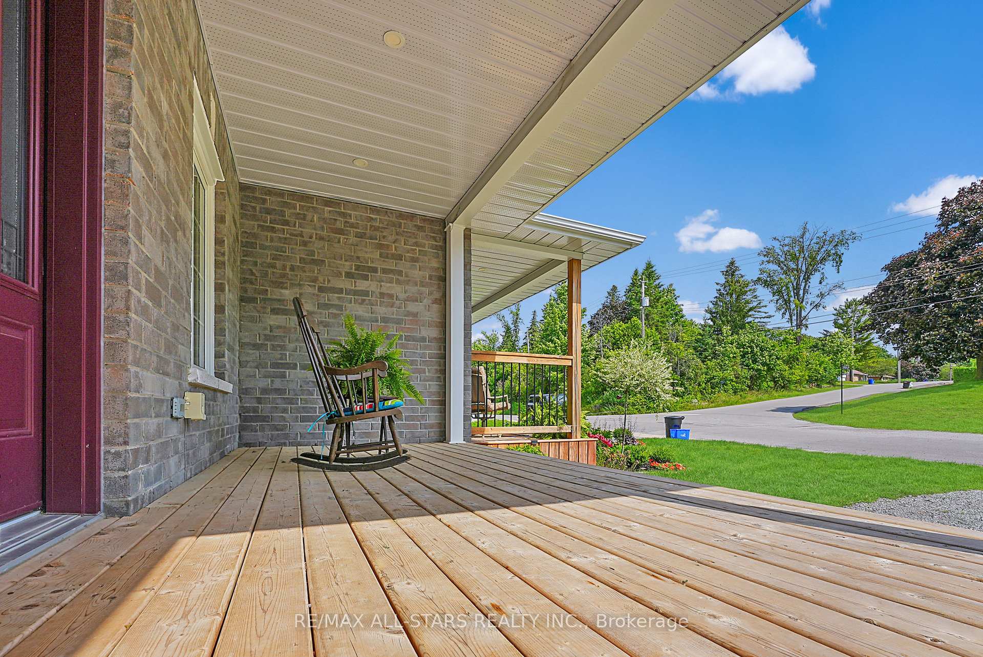 Photo 4 of 98 Bond Street E, Kawartha Lakes, Fenelon Falls — HOMEH