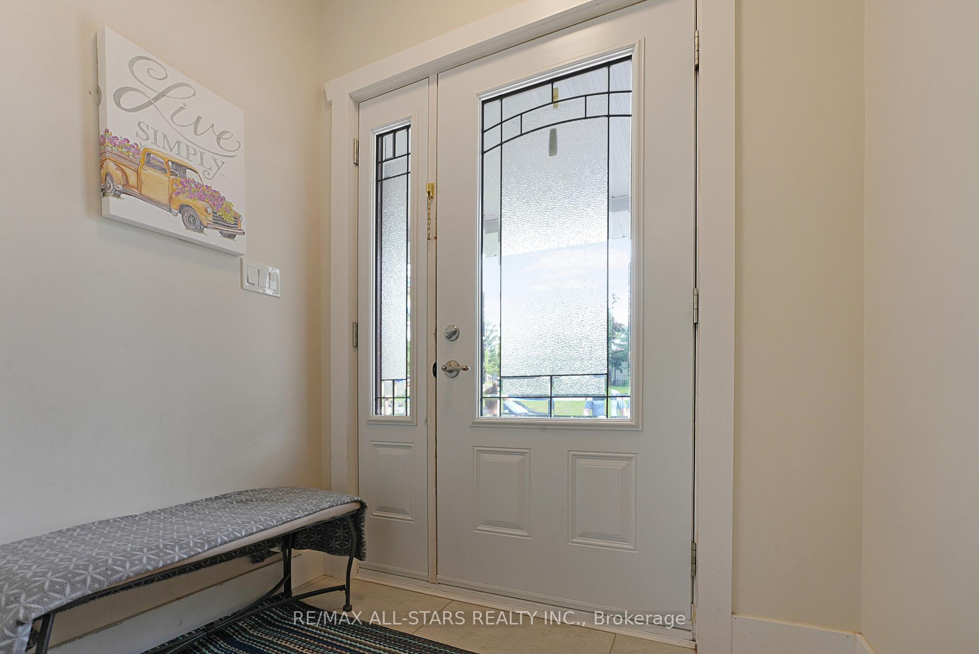 Photo 6 of 98 Bond Street E, Kawartha Lakes, Fenelon Falls — HOMEH