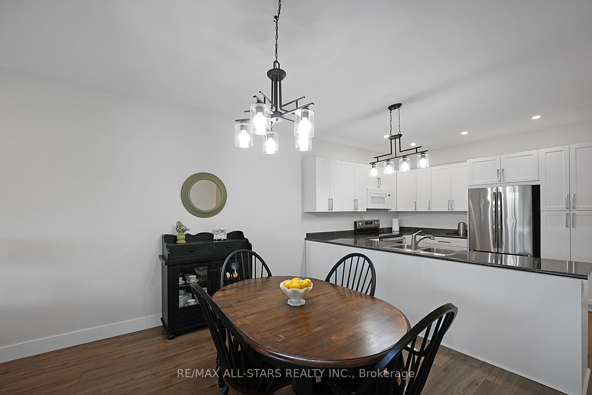 Photo 11 of 98 Bond Street E, Kawartha Lakes, Fenelon Falls — HOMEH