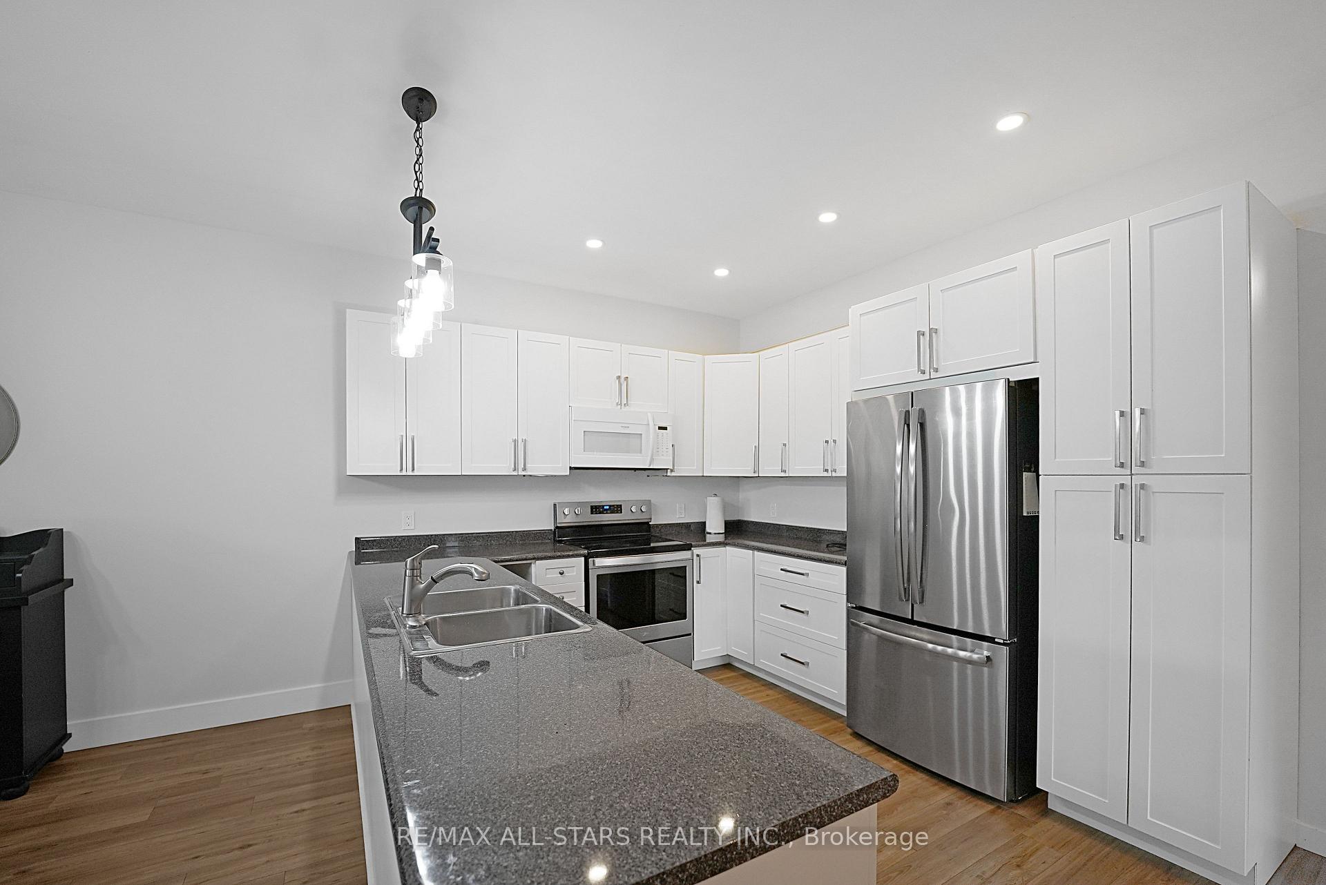 Photo 12 of 98 Bond Street E, Kawartha Lakes, Fenelon Falls — HOMEH