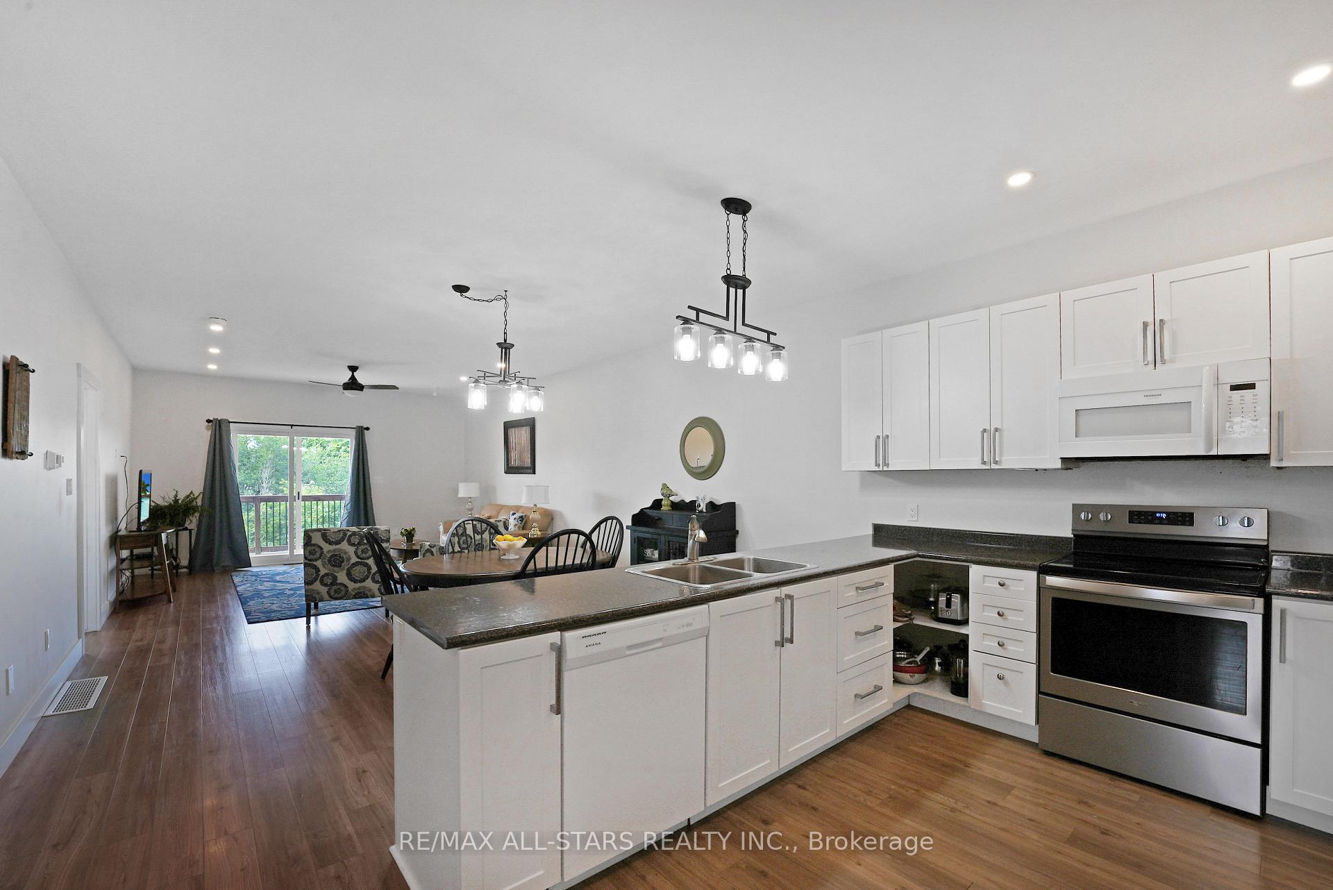 Photo 14 of 98 Bond Street E, Kawartha Lakes, Fenelon Falls — HOMEH