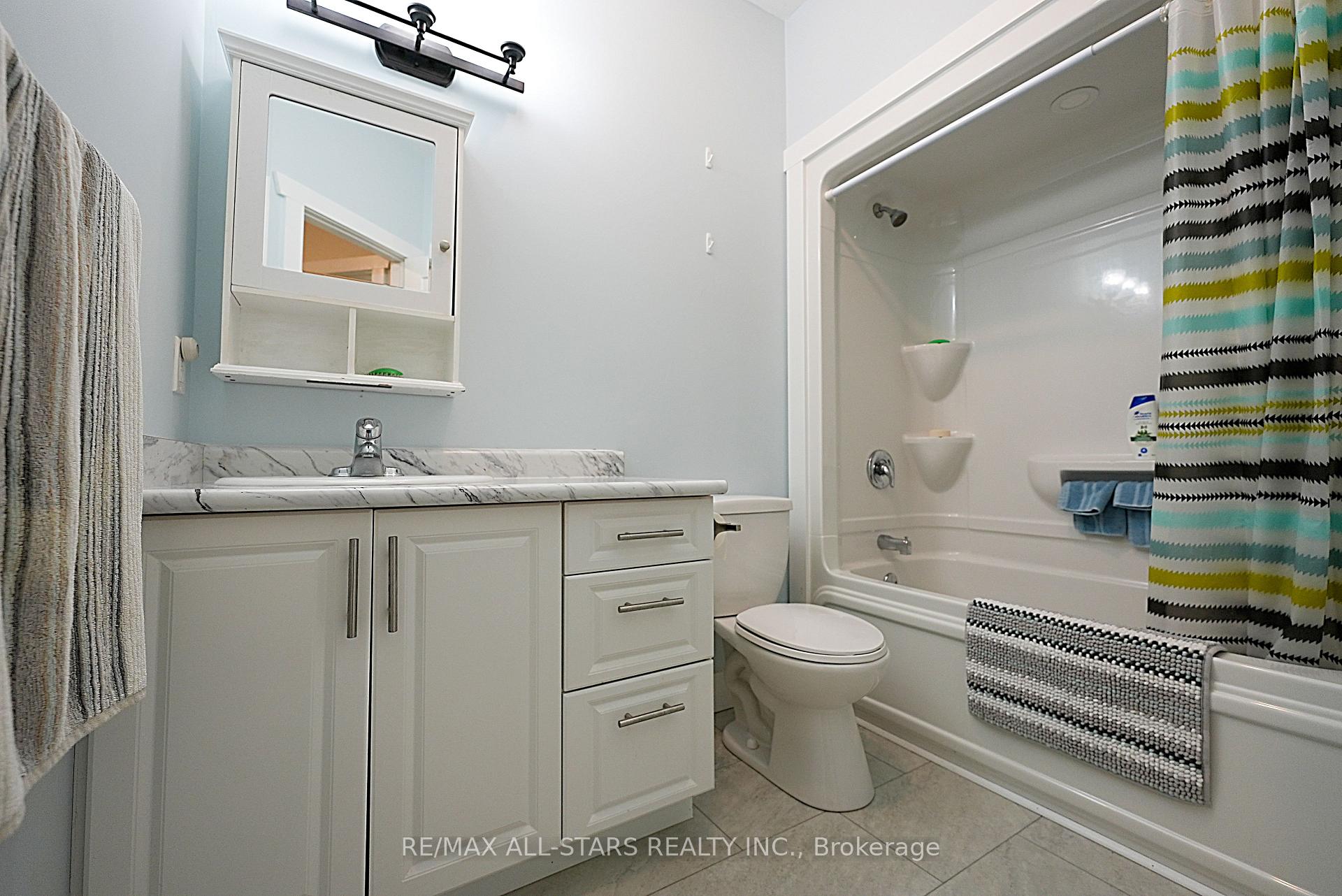 Photo 16 of 98 Bond Street E, Kawartha Lakes, Fenelon Falls — HOMEH