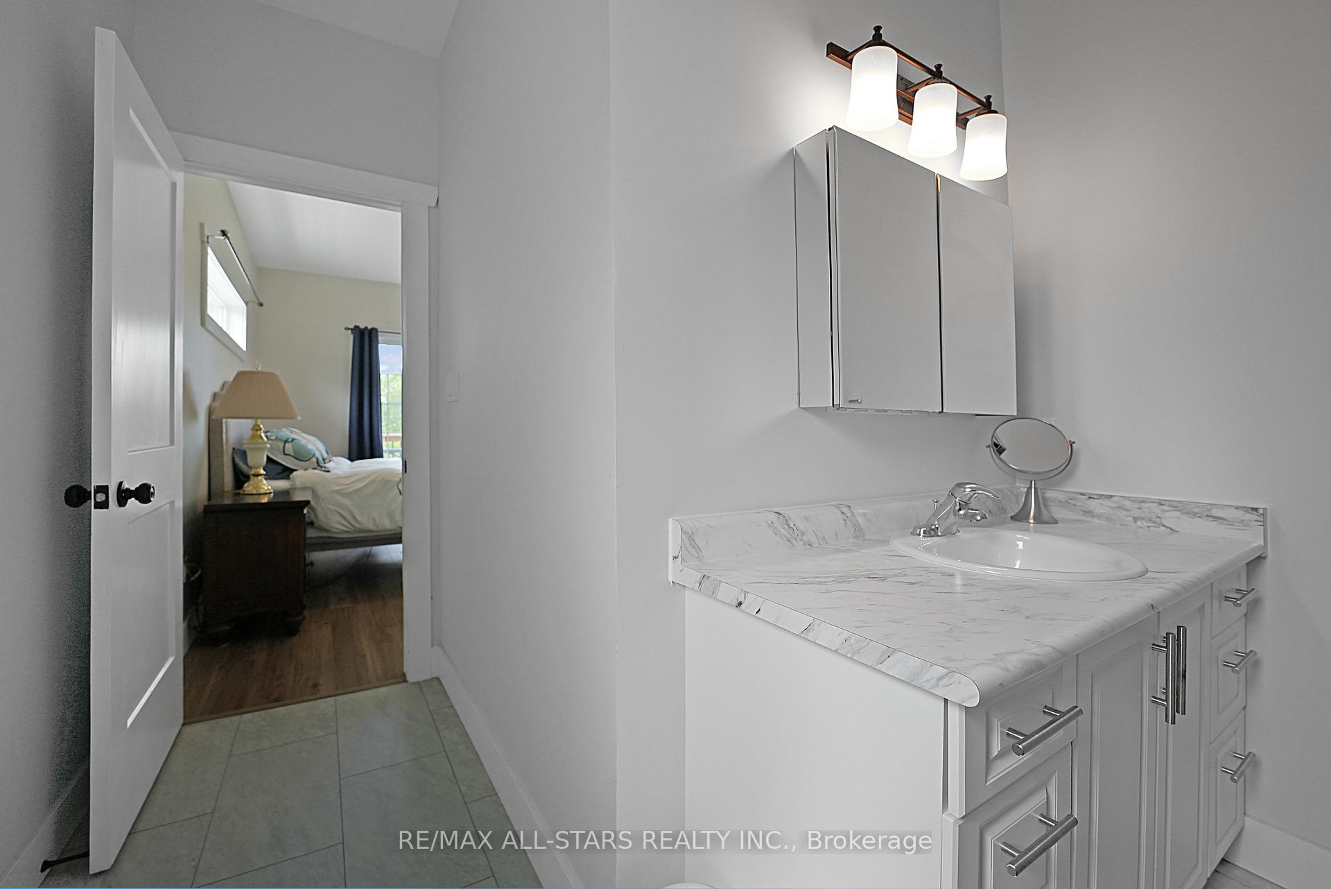 Photo 19 of 98 Bond Street E, Kawartha Lakes, Fenelon Falls — HOMEH