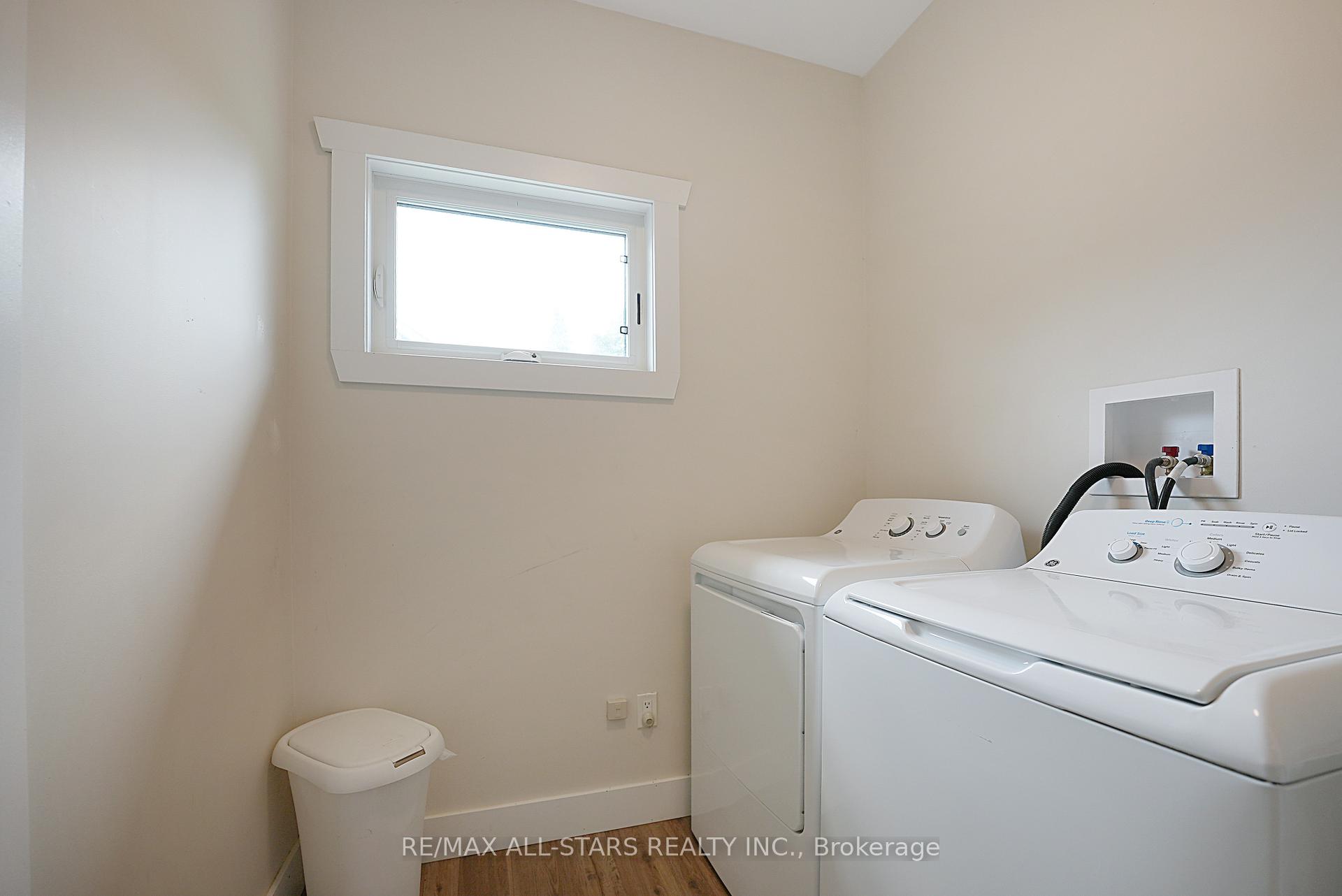 Photo 23 of 98 Bond Street E, Kawartha Lakes, Fenelon Falls — HOMEH
