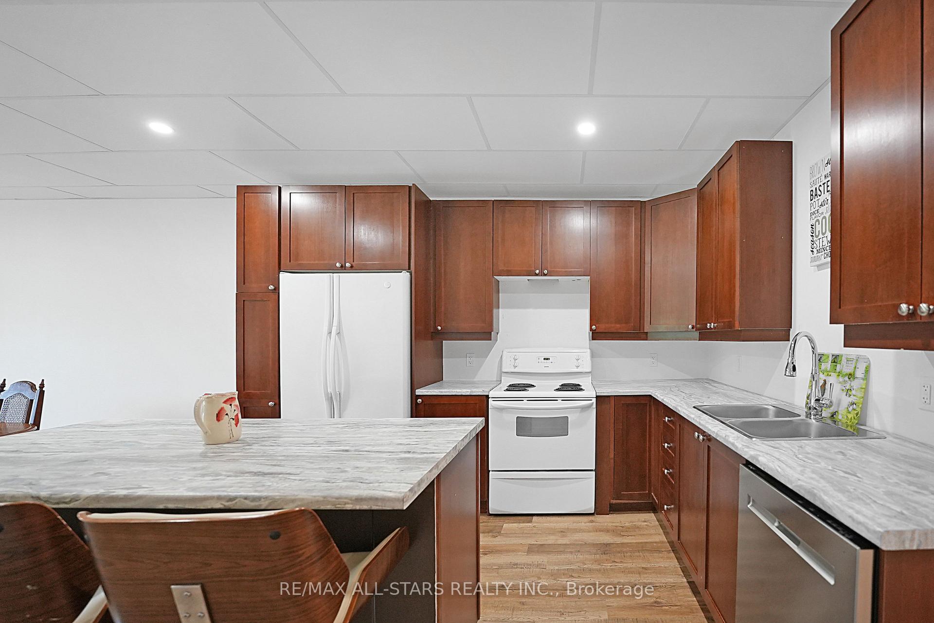 Photo 26 of 98 Bond Street E, Kawartha Lakes, Fenelon Falls — HOMEH