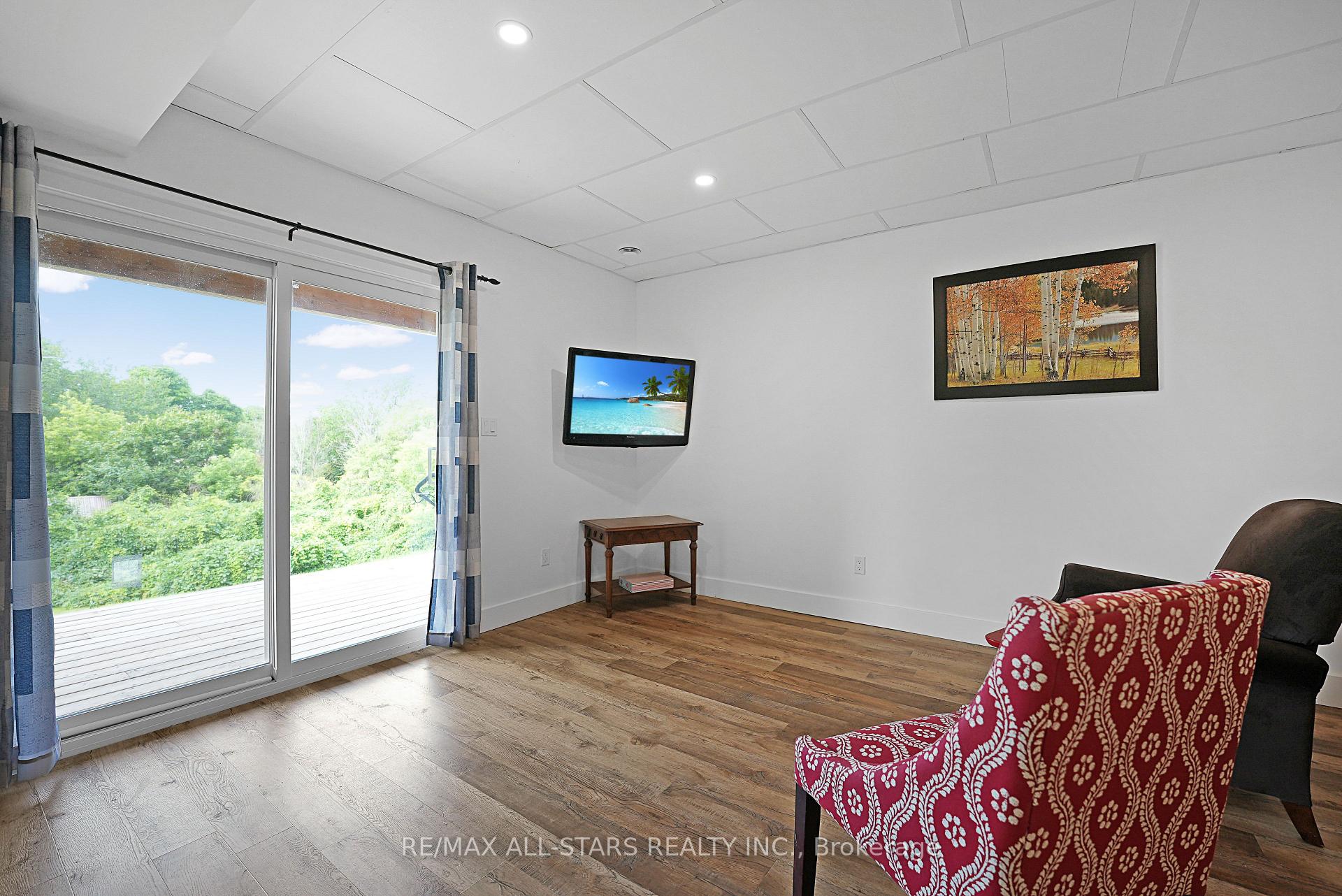Photo 29 of 98 Bond Street E, Kawartha Lakes, Fenelon Falls — HOMEH