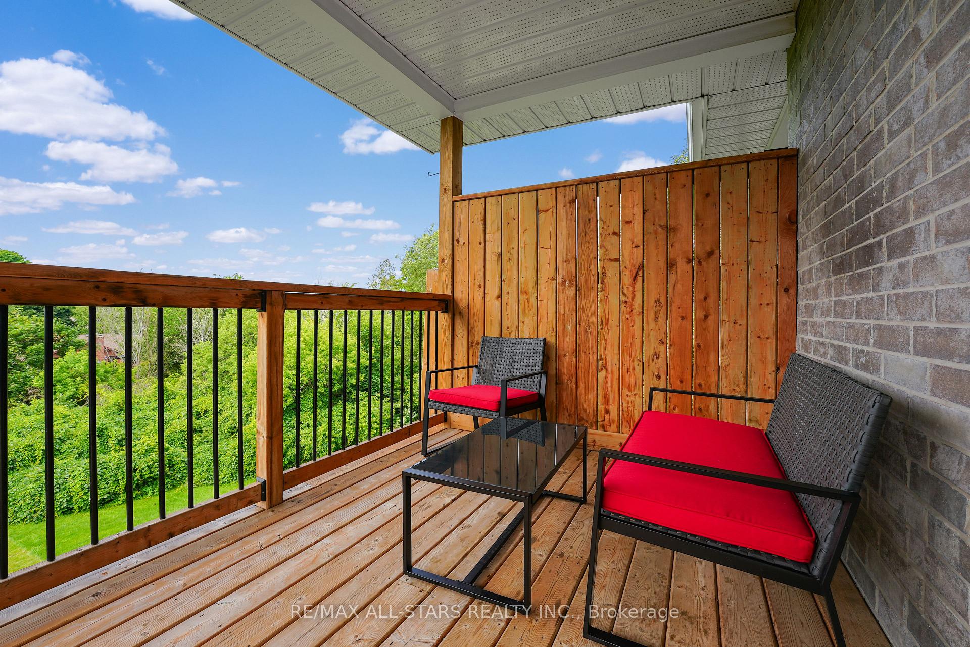 Photo 38 of 98 Bond Street E, Kawartha Lakes, Fenelon Falls — HOMEH