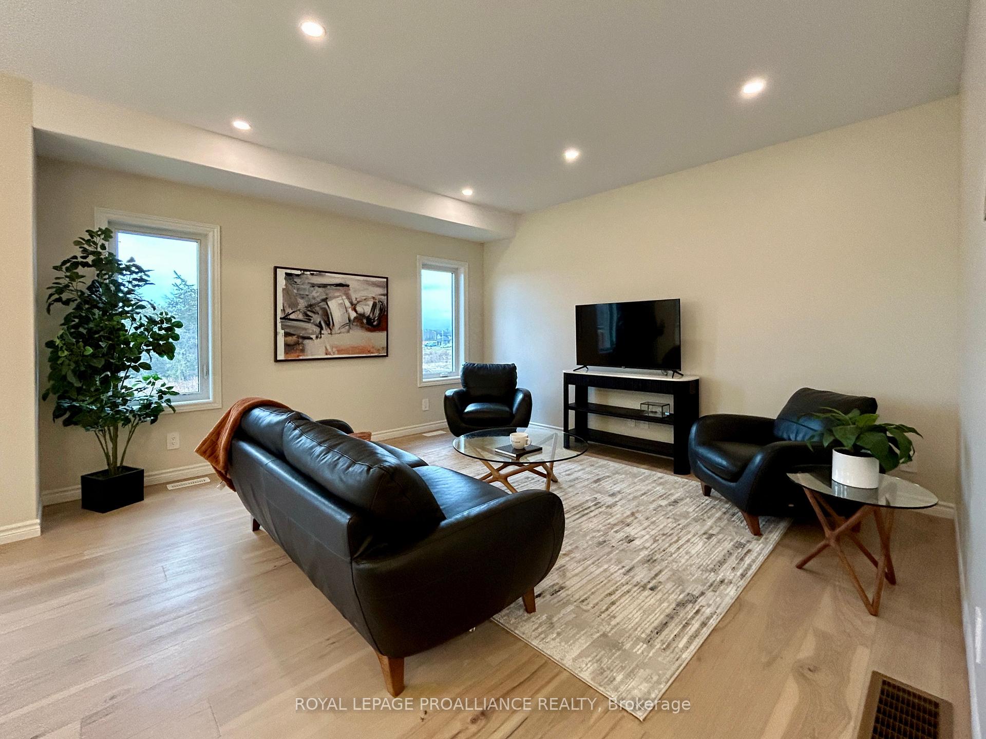 Photo 10 of 6 Peace River Street, Belleville, Thurlow Ward — HOMEH