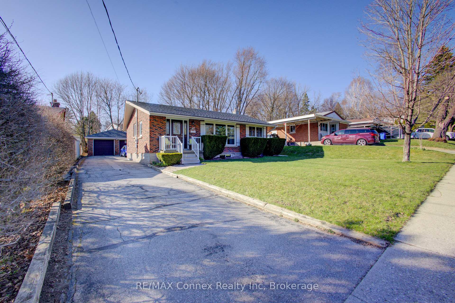Photo 5 of 20 Laverne Avenue, Guelph, St. George's — HOMEH