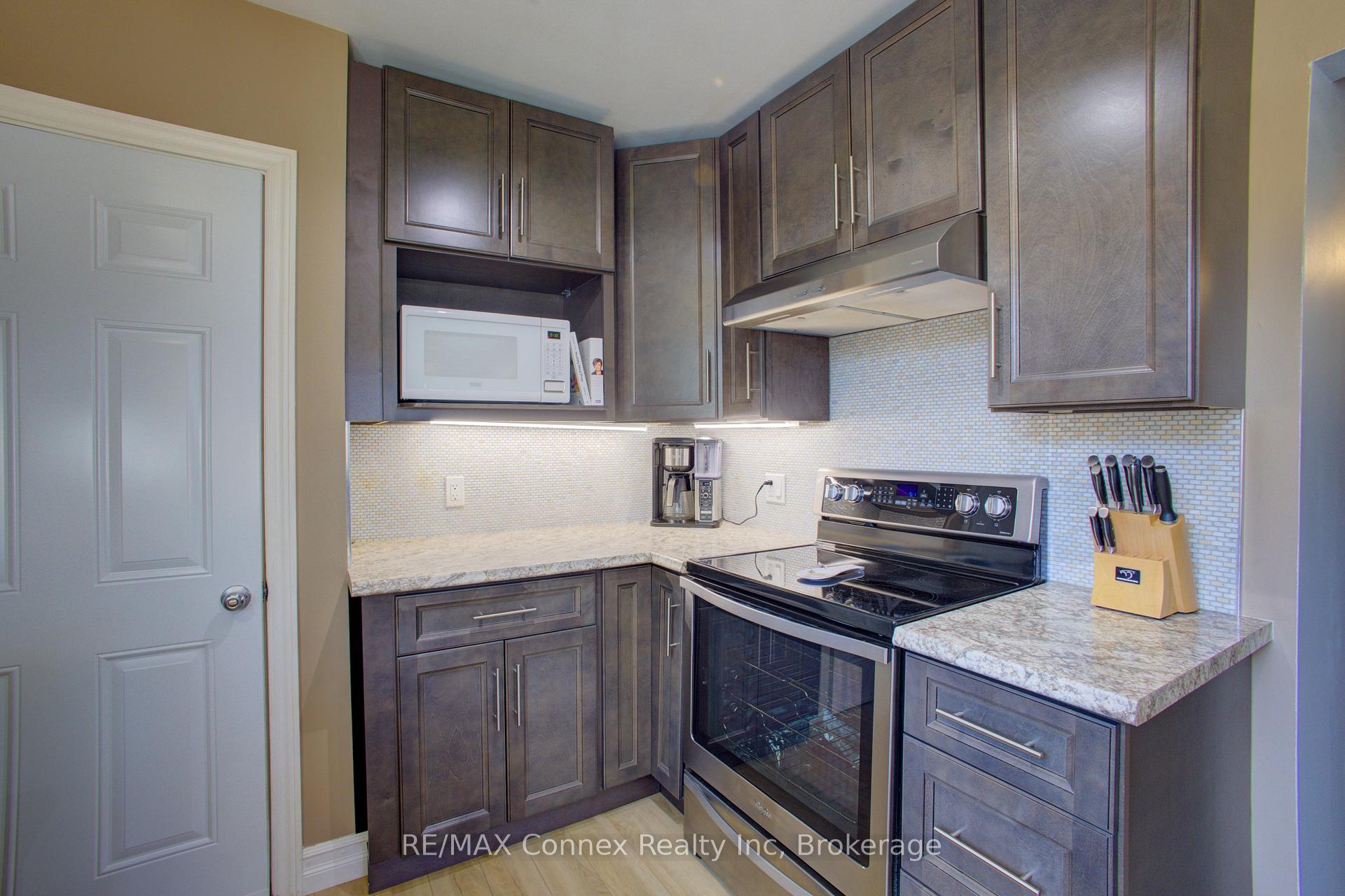 Photo 6 of 20 Laverne Avenue, Guelph, St. George's — HOMEH