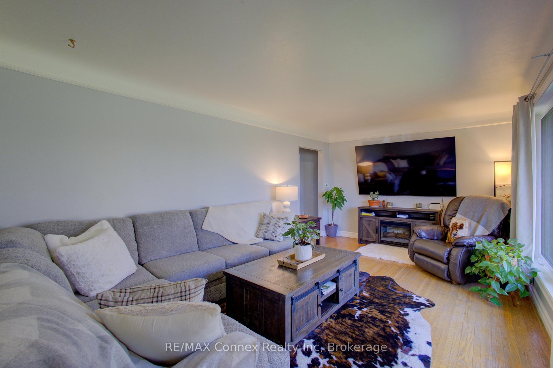 Photo 12 of 20 Laverne Avenue, Guelph, St. George's — HOMEH