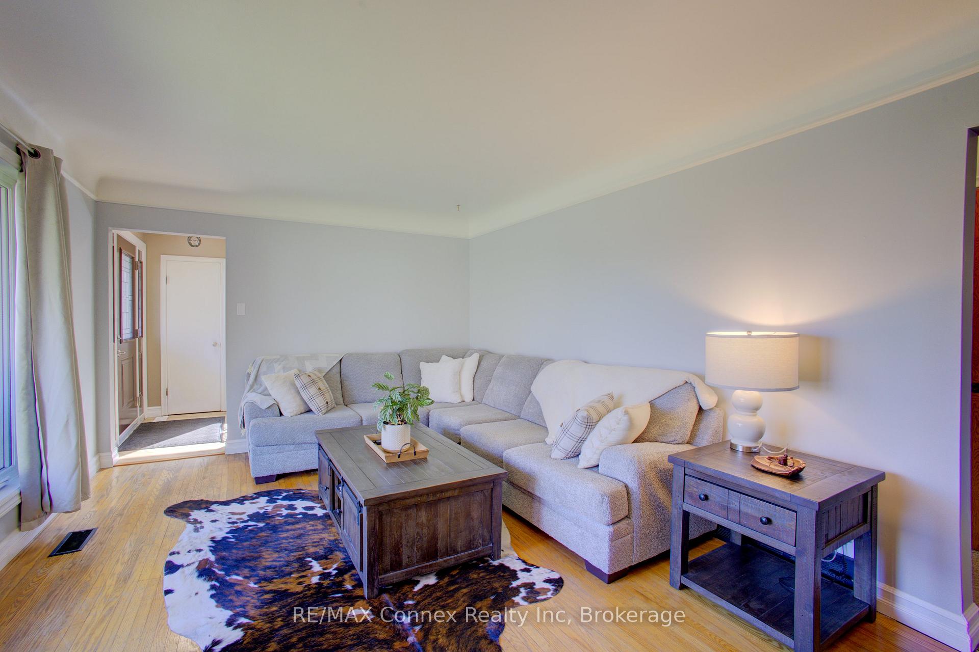 Photo 13 of 20 Laverne Avenue, Guelph, St. George's — HOMEH