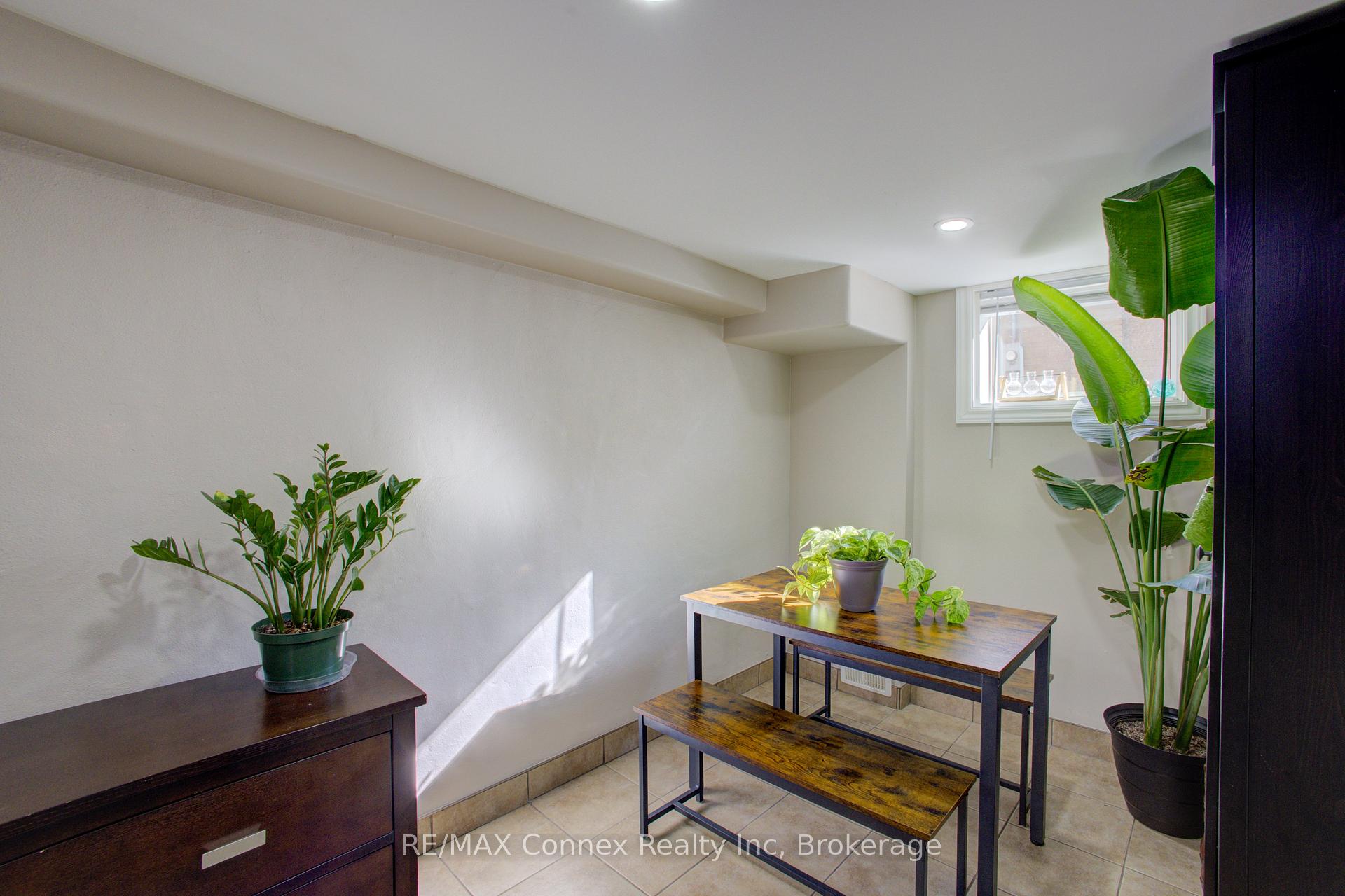 Photo 23 of 20 Laverne Avenue, Guelph, St. George's — HOMEH
