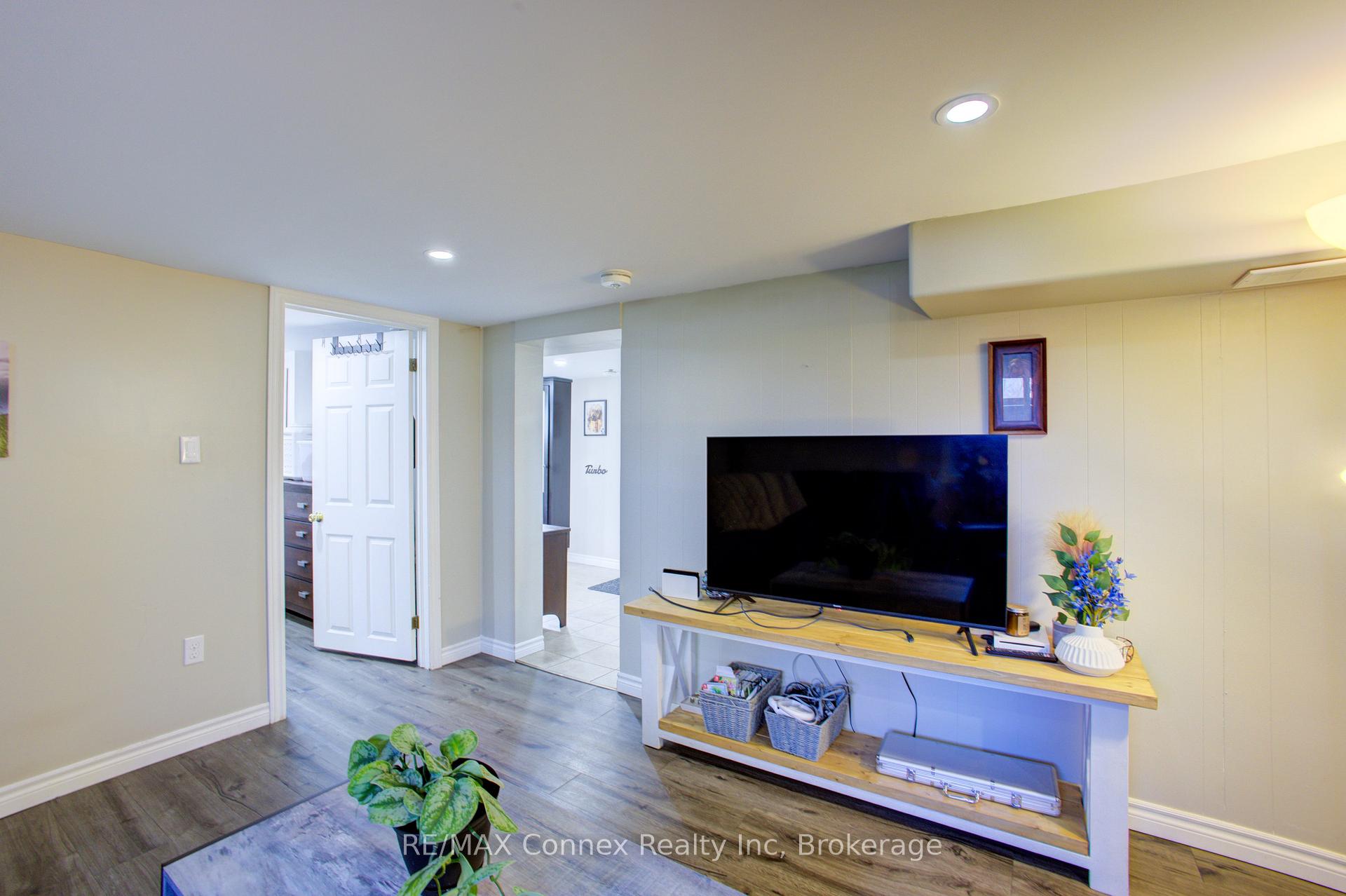 Photo 26 of 20 Laverne Avenue, Guelph, St. George's — HOMEH