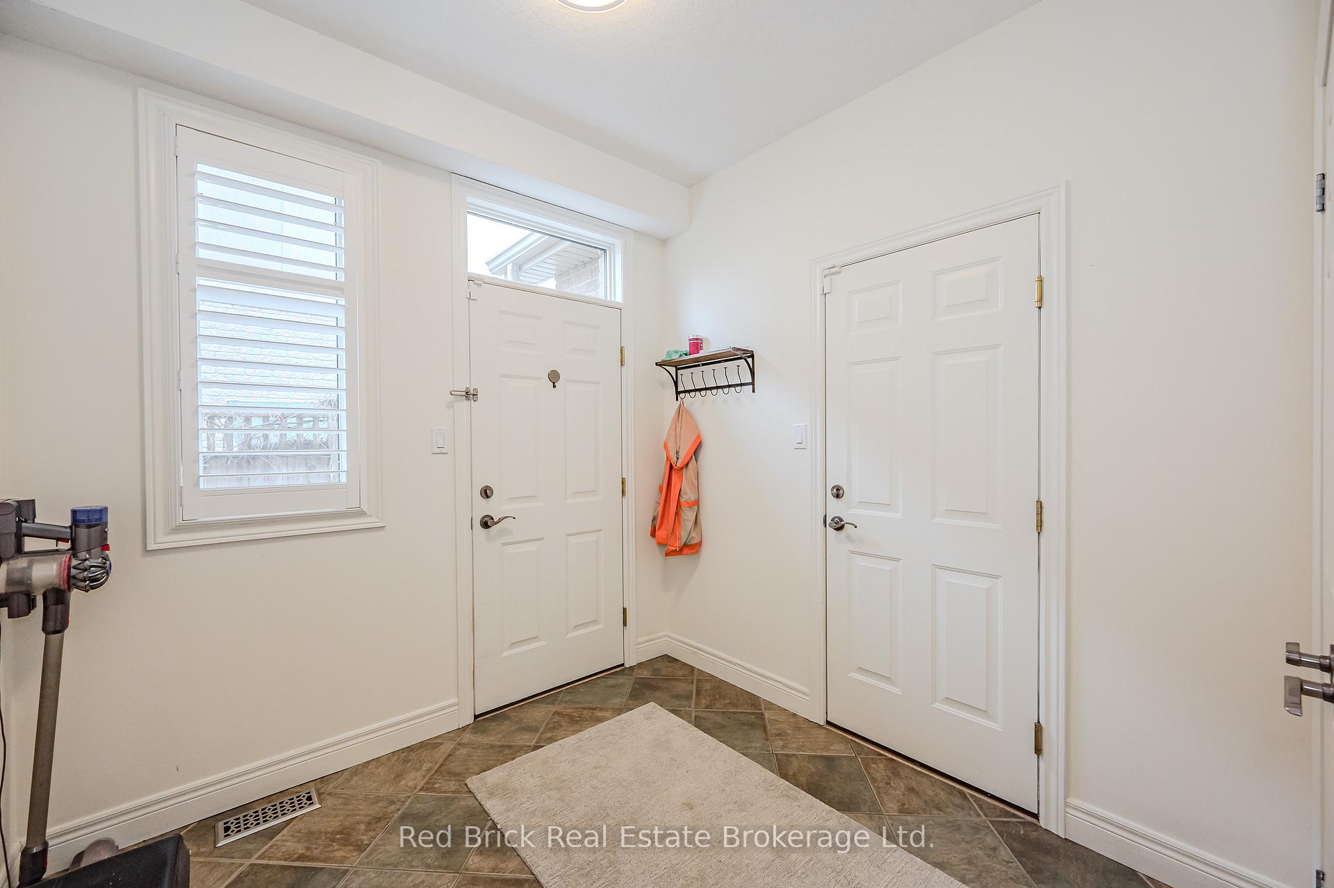 Photo 14 of 5 Bright Lane, Guelph, Pineridge/Westminster Woods — HOMEH