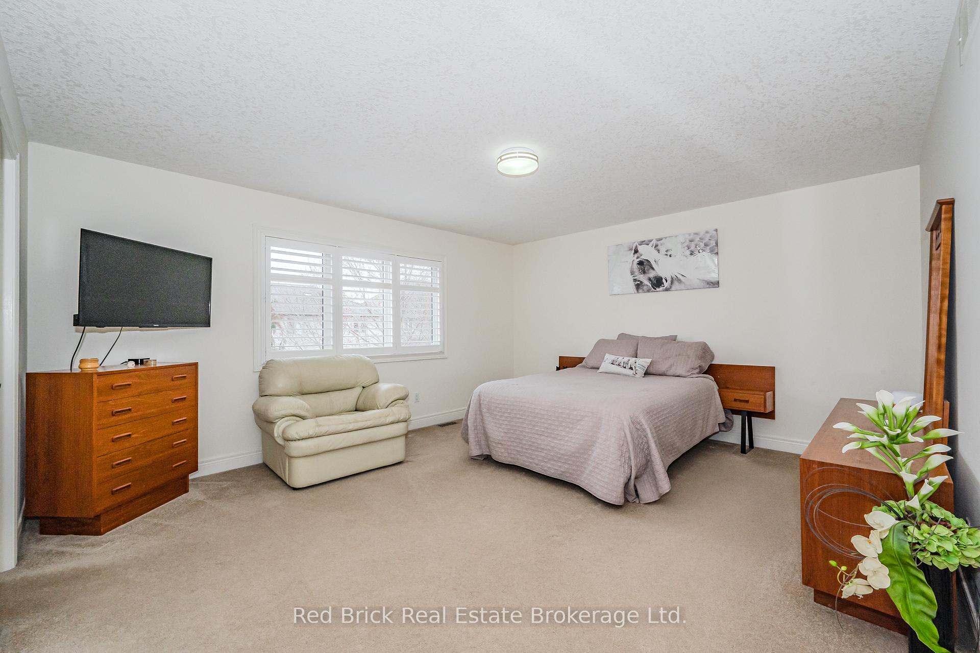 Photo 17 of 5 Bright Lane, Guelph, Pineridge/Westminster Woods — HOMEH