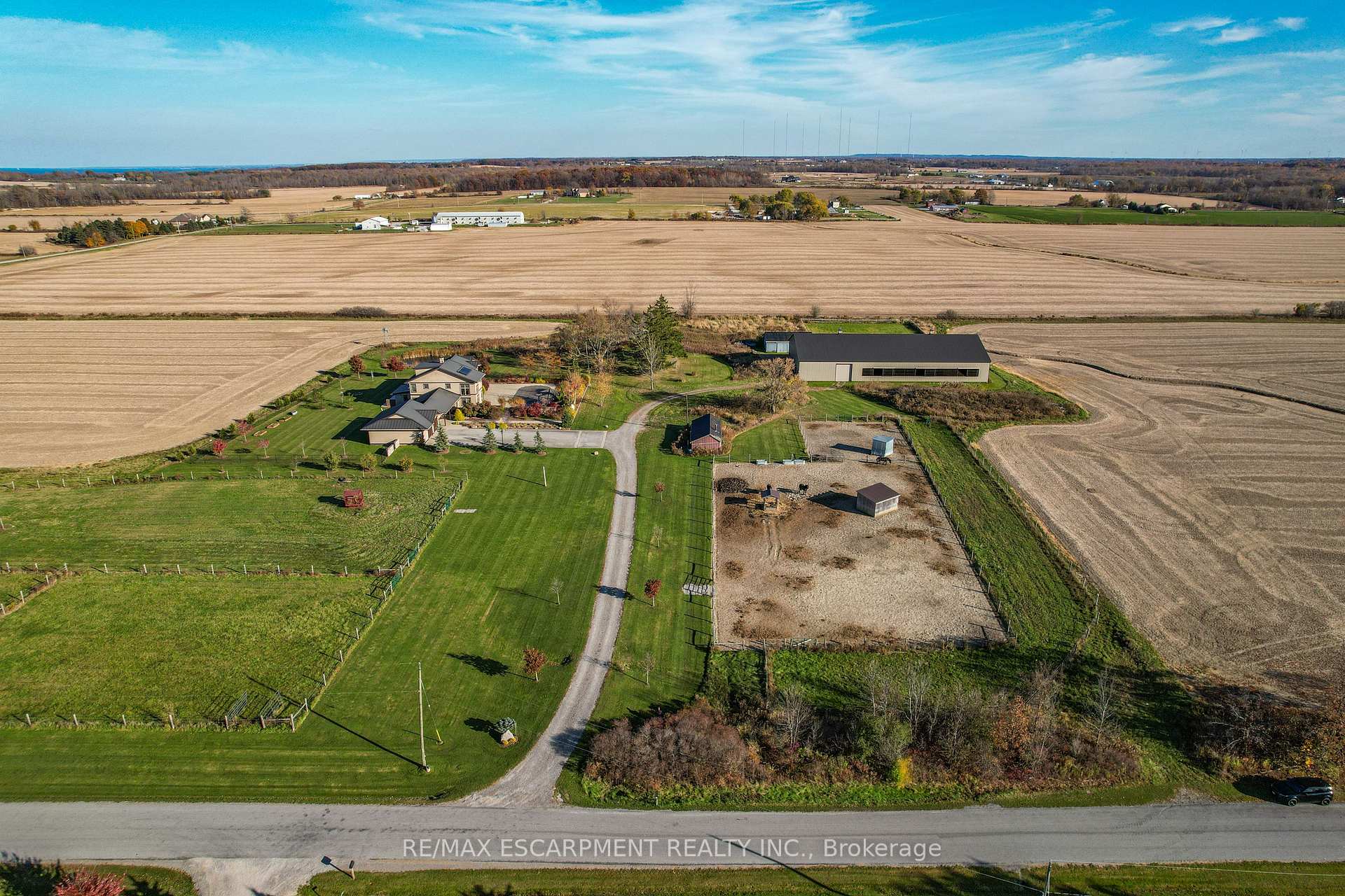 Photo 2 of 331 Russ Road, Grimsby, Grimsby Escarpment — HOMEH