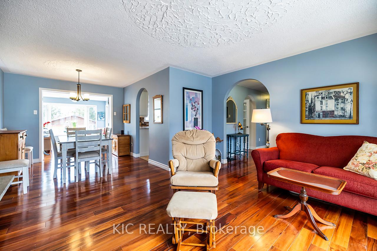 Photo 32 of 93 Bond Street W, Kawartha Lakes, Fenelon Falls — HOMEH