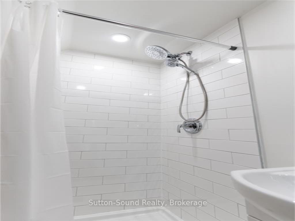 Photo 23 of 657 Brant Waterloo Road E, Brant, South Dumfries — HOMEH