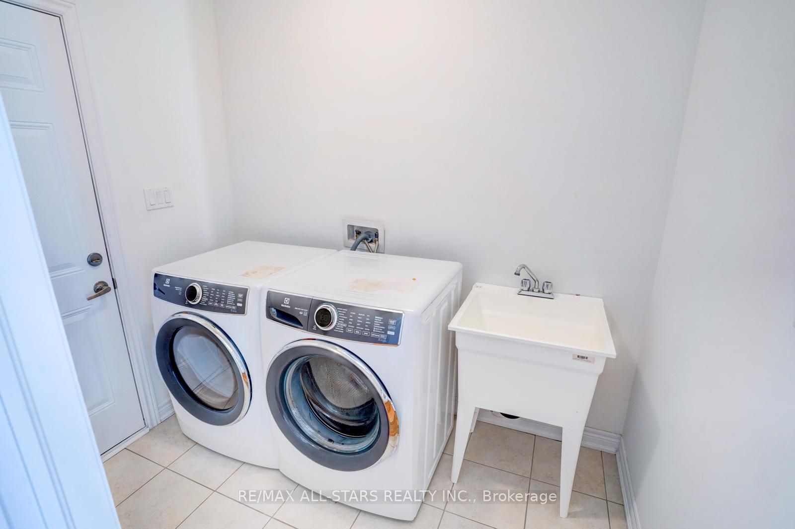 Photo 82 of 41 Steamboat Way, Whitby, Port Whitby — HOMEH
