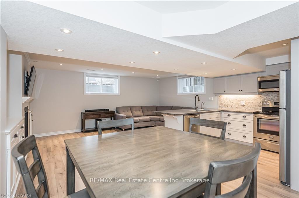 Photo 8 of 78 Amsterdam Crescent, Guelph, Pineridge/Westminster Woods — HOMEH