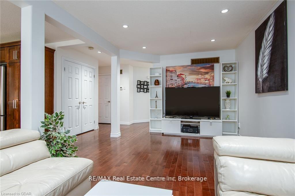 Photo 6 of 130 Clough Crescent, Guelph, Pineridge/Westminster Woods — HOMEH