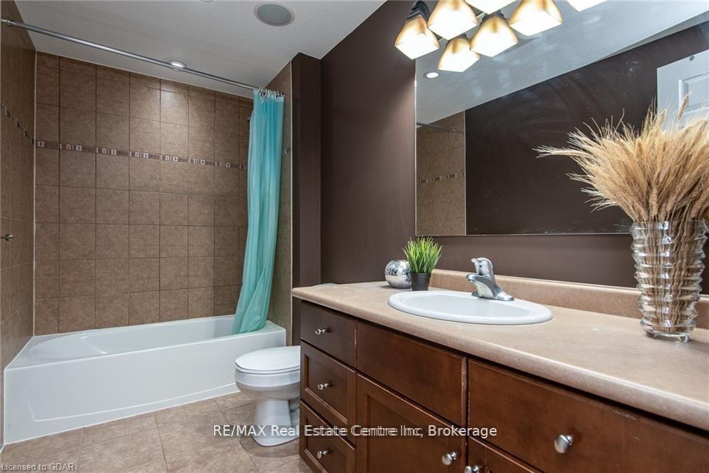 Photo 14 of 130 Clough Crescent, Guelph, Pineridge/Westminster Woods — HOMEH