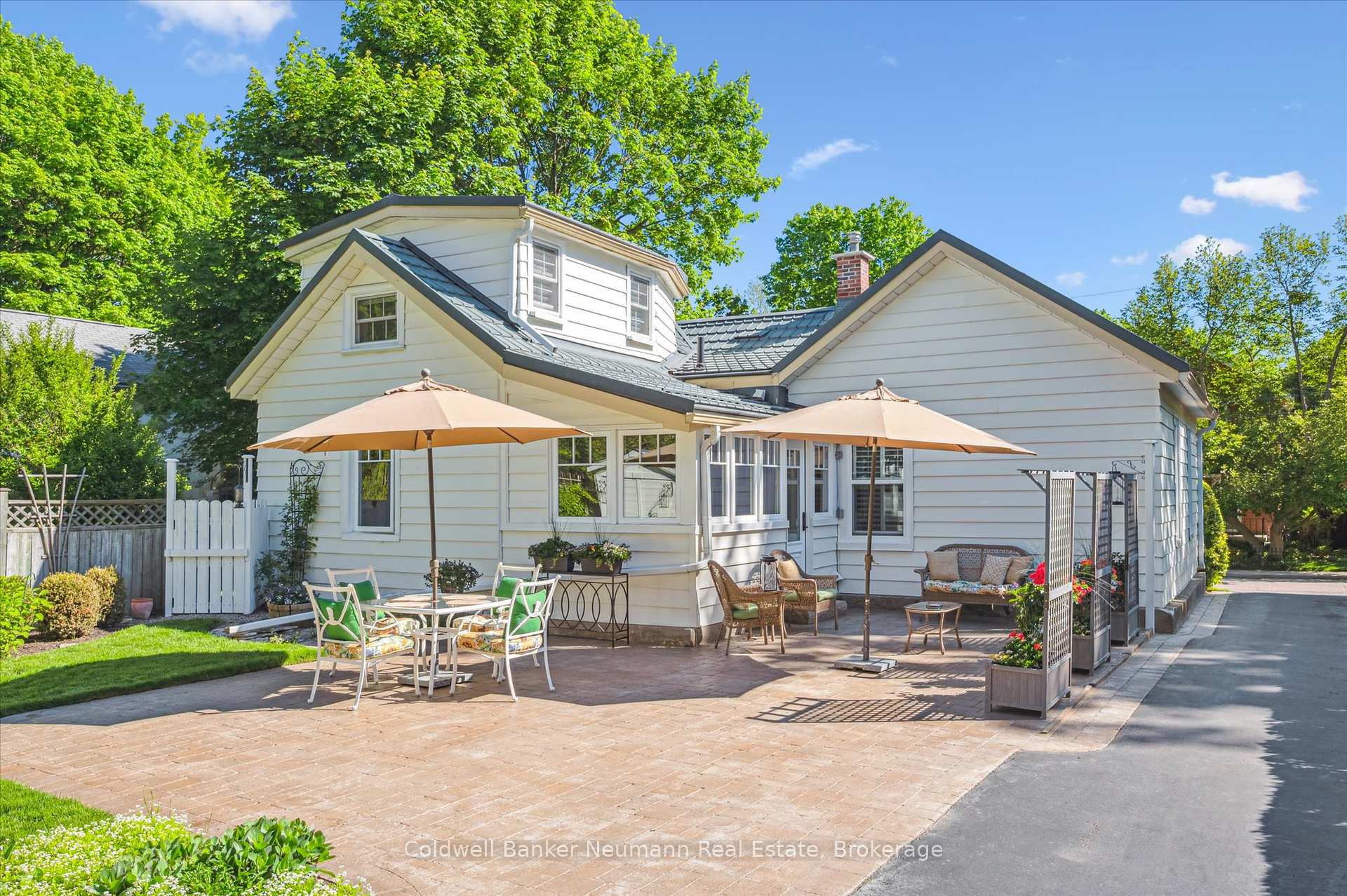 Photo 70 of 104 Stuart Street, Guelph, St. George's — HOMEH