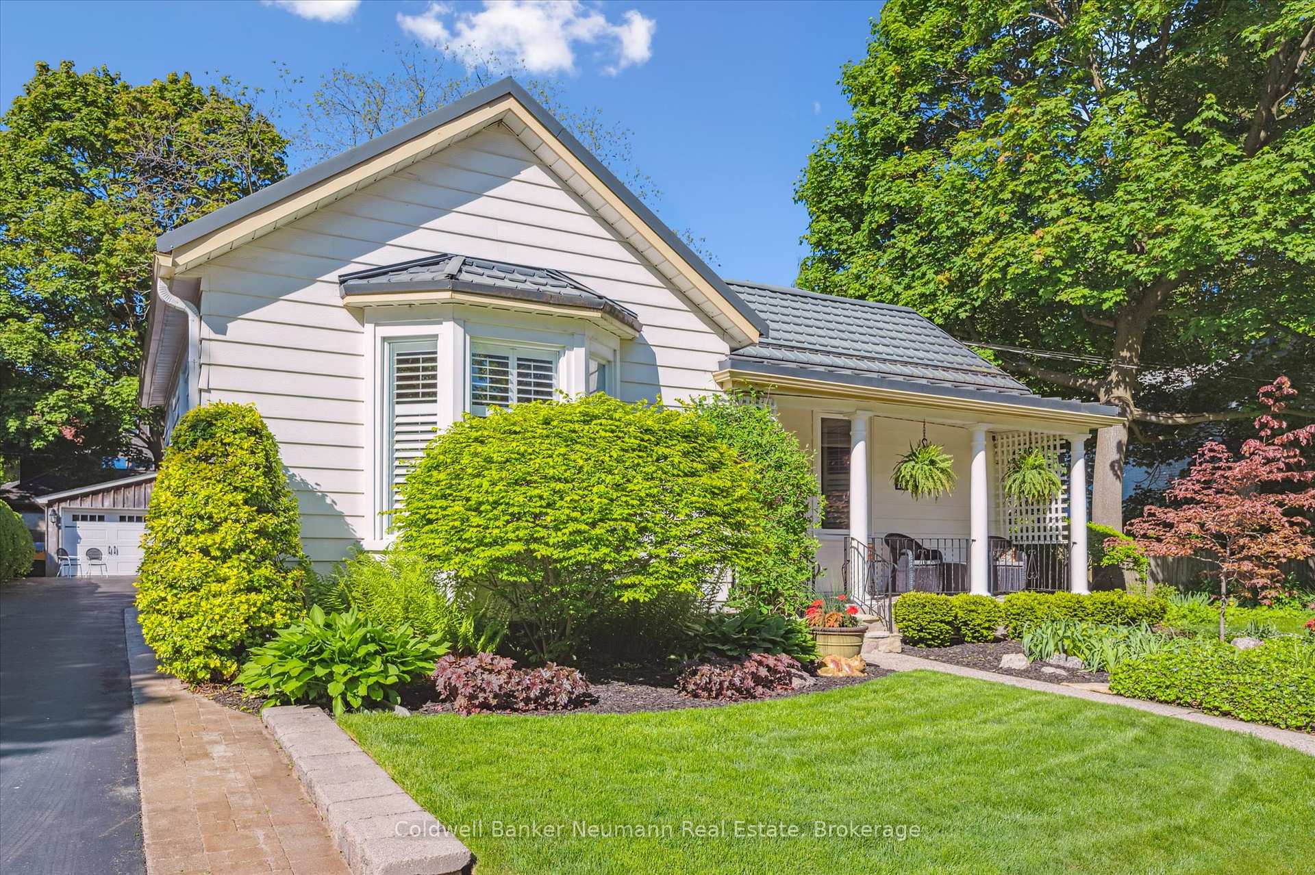 Photo 3 of 104 Stuart Street, Guelph, St. George's — HOMEH