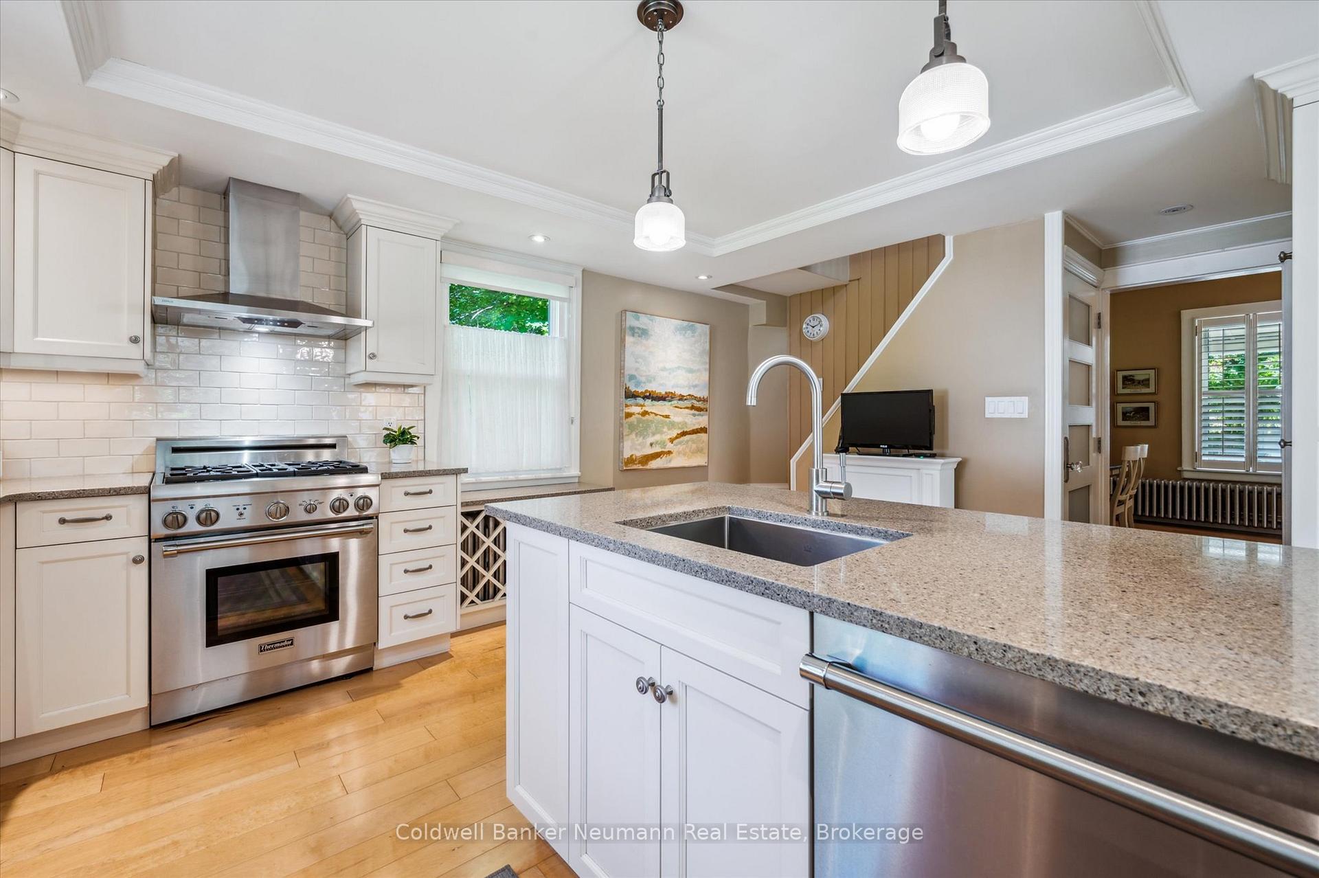 Photo 12 of 104 Stuart Street, Guelph, St. George's — HOMEH