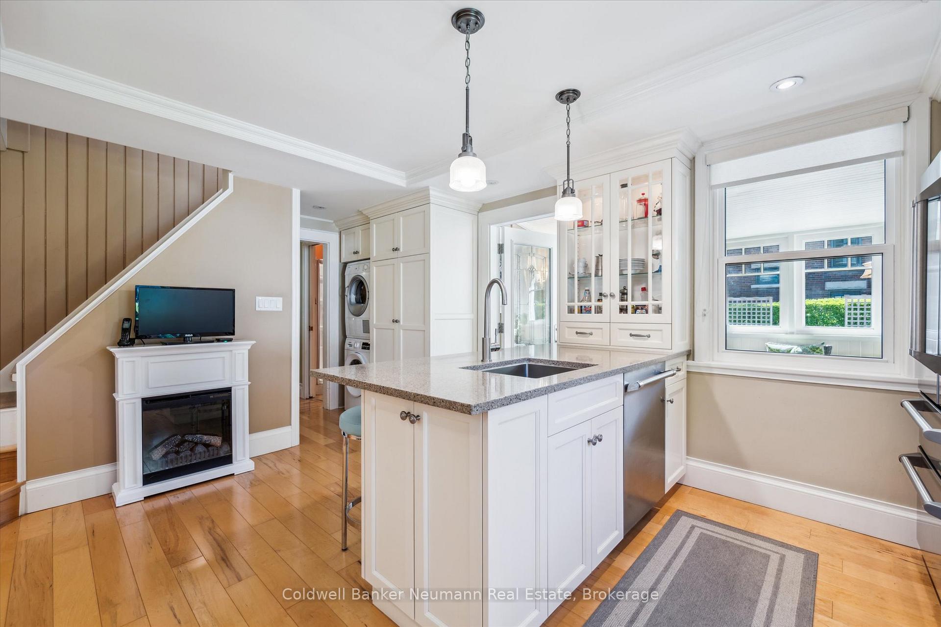Photo 14 of 104 Stuart Street, Guelph, St. George's — HOMEH