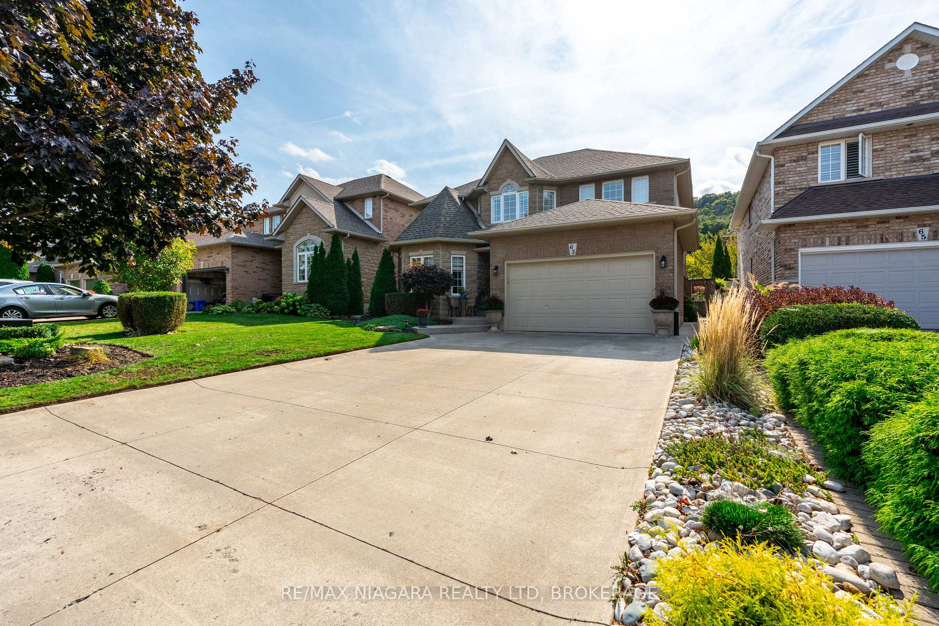 Photo 3 of 63 Hickory Crescent, Grimsby, Grimsby West — HOMEH