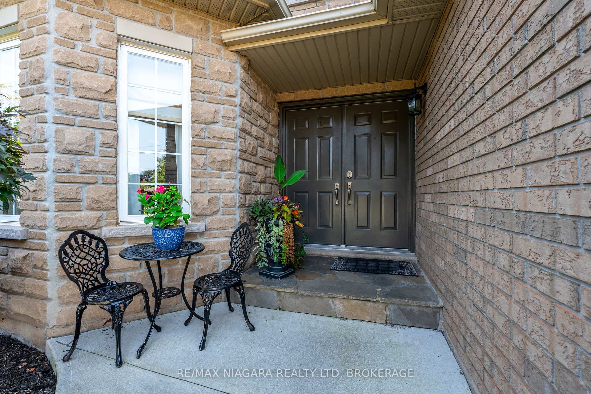 Photo 4 of 63 Hickory Crescent, Grimsby, Grimsby West — HOMEH