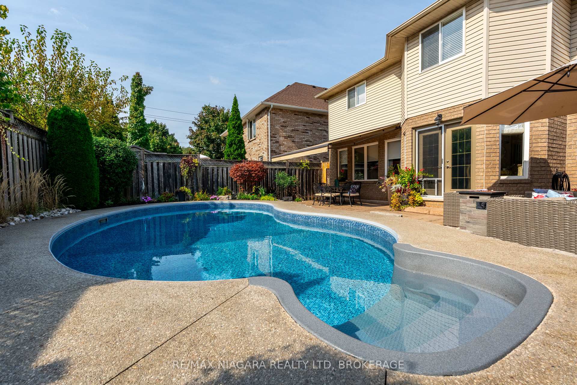 Photo 7 of 63 Hickory Crescent, Grimsby, Grimsby West — HOMEH