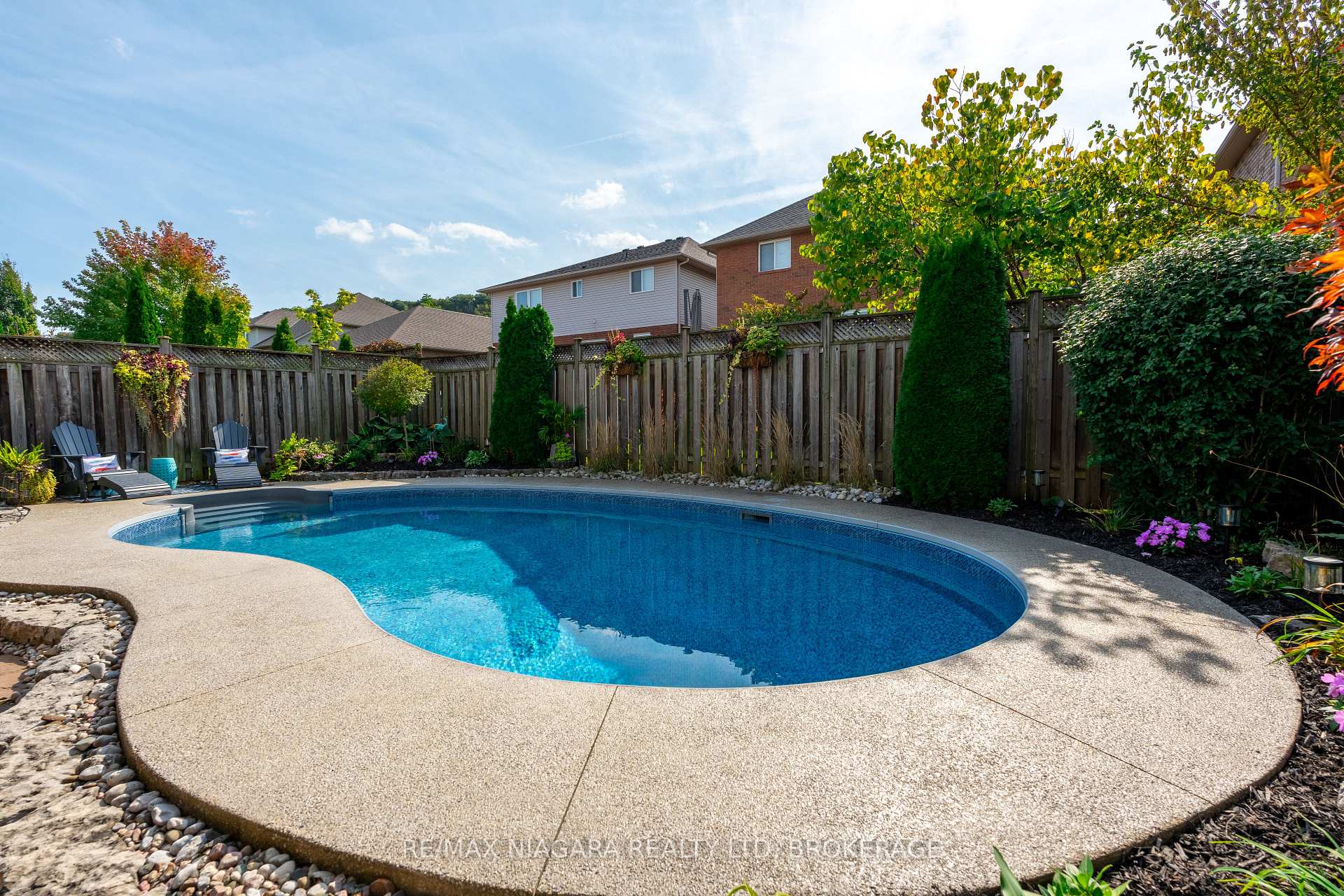 Photo 10 of 63 Hickory Crescent, Grimsby, Grimsby West — HOMEH