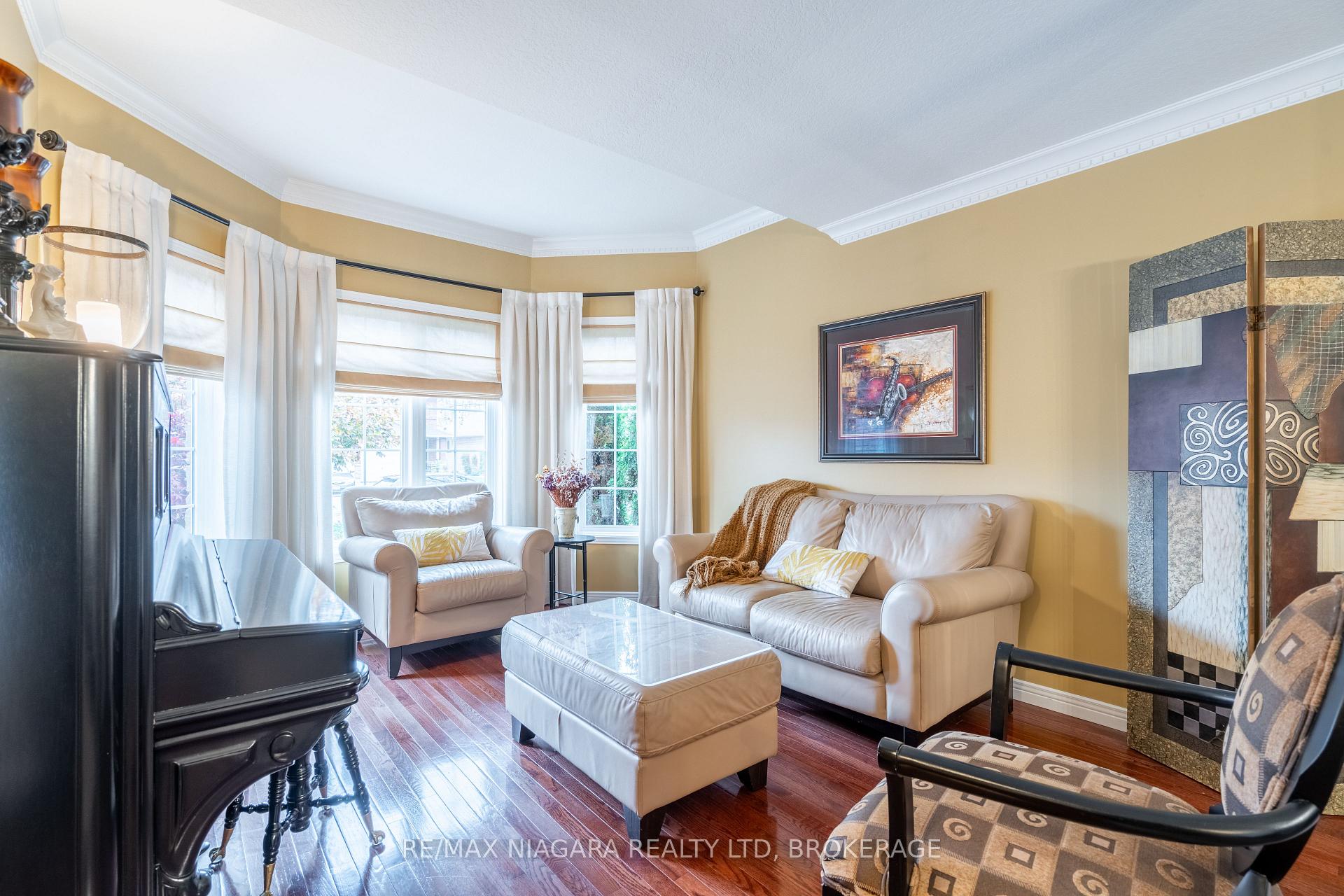 Photo 12 of 63 Hickory Crescent, Grimsby, Grimsby West — HOMEH