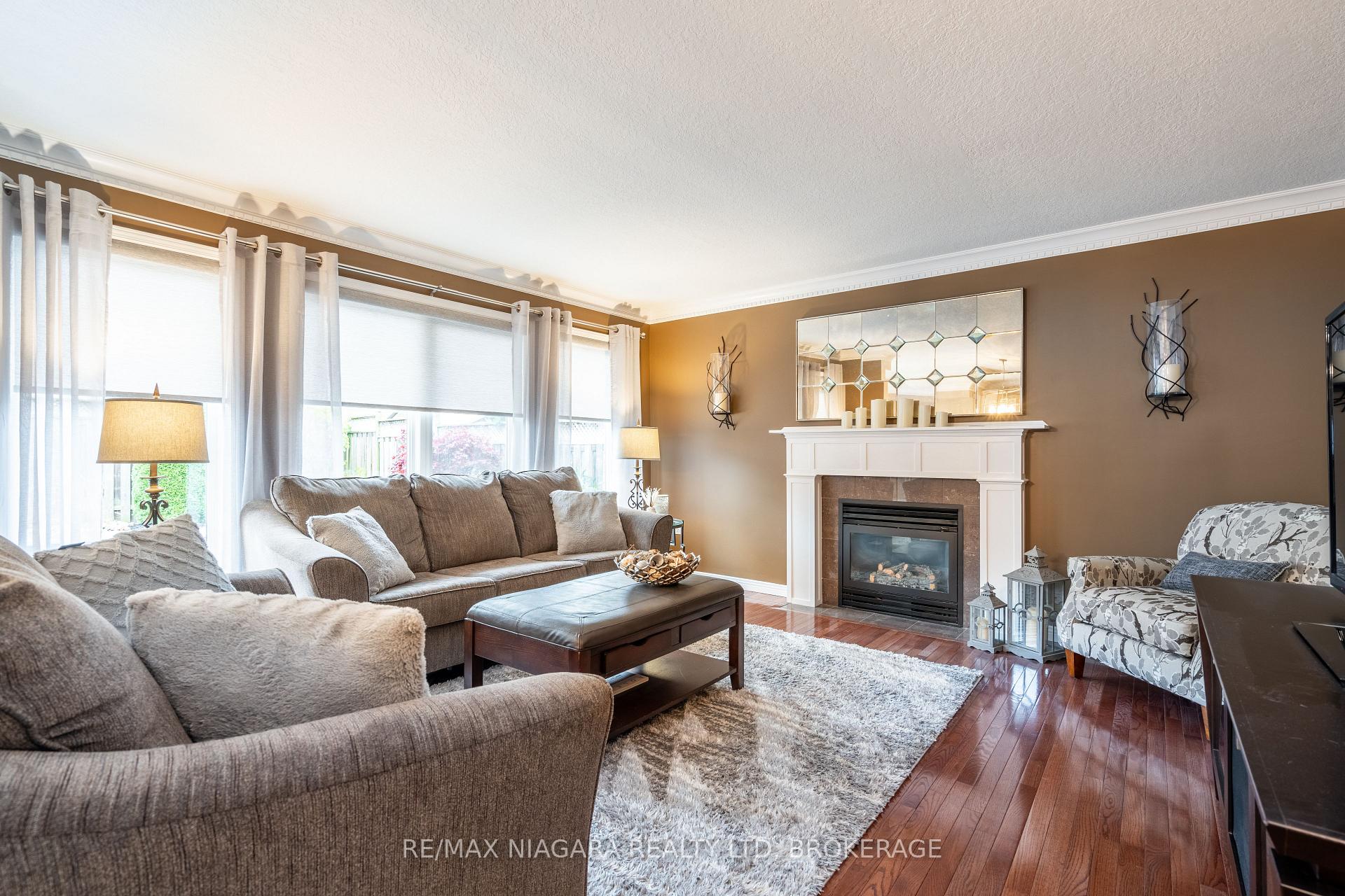 Photo 21 of 63 Hickory Crescent, Grimsby, Grimsby West — HOMEH
