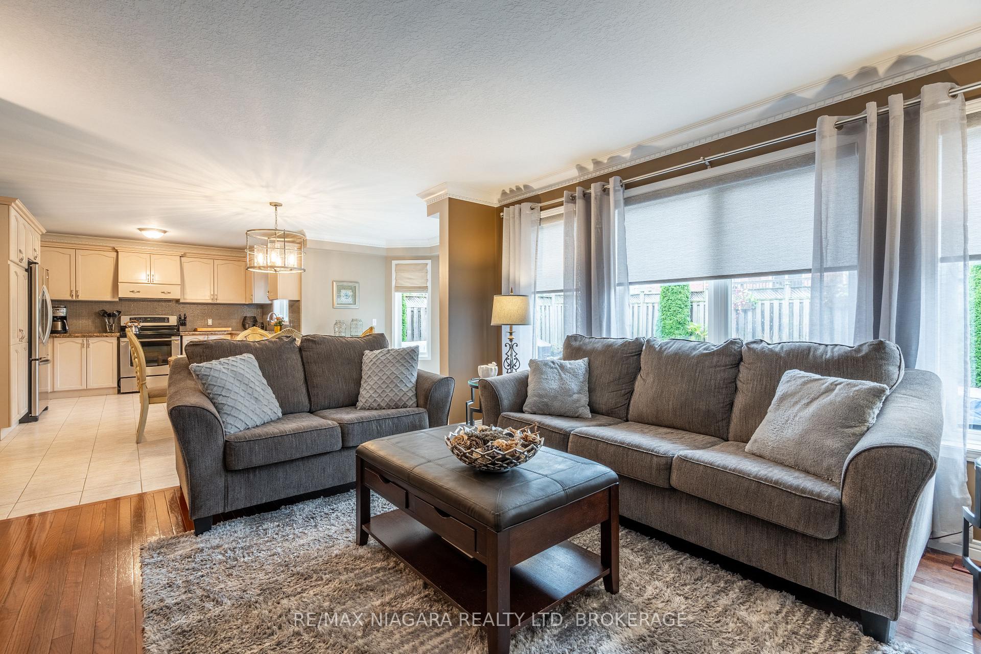 Photo 22 of 63 Hickory Crescent, Grimsby, Grimsby West — HOMEH