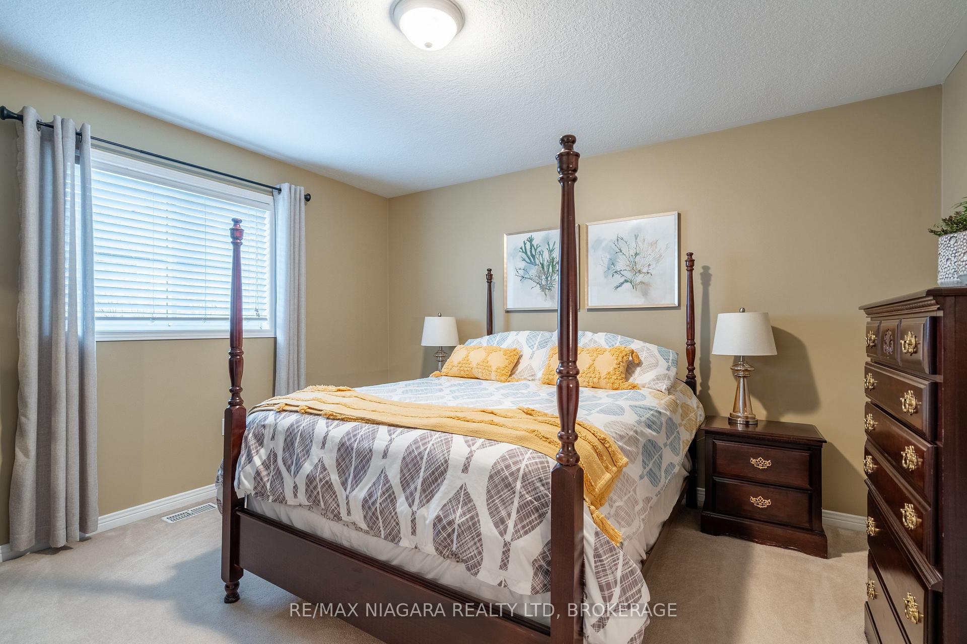 Photo 31 of 63 Hickory Crescent, Grimsby, Grimsby West — HOMEH