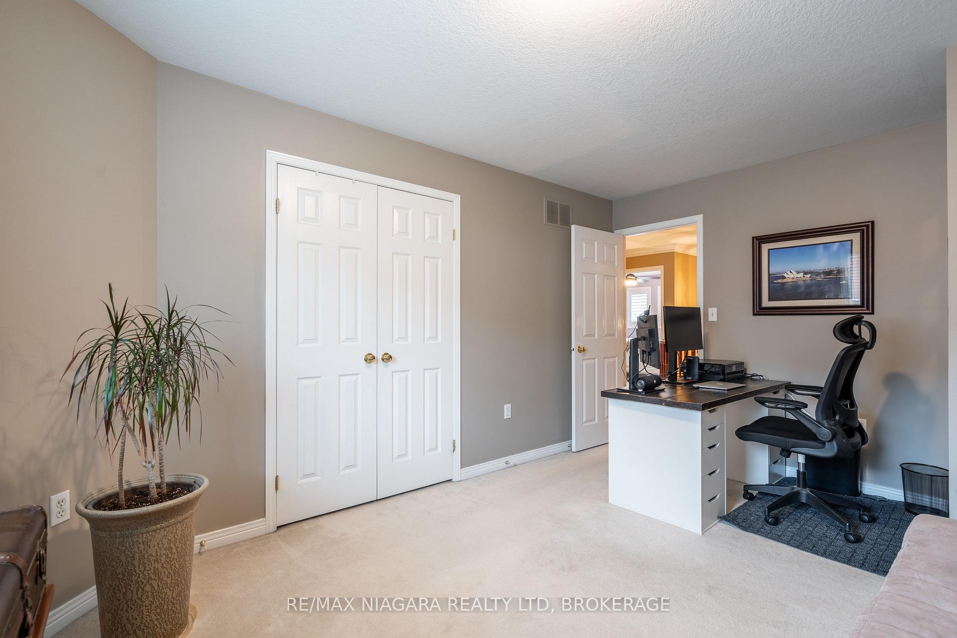 Photo 35 of 63 Hickory Crescent, Grimsby, Grimsby West — HOMEH
